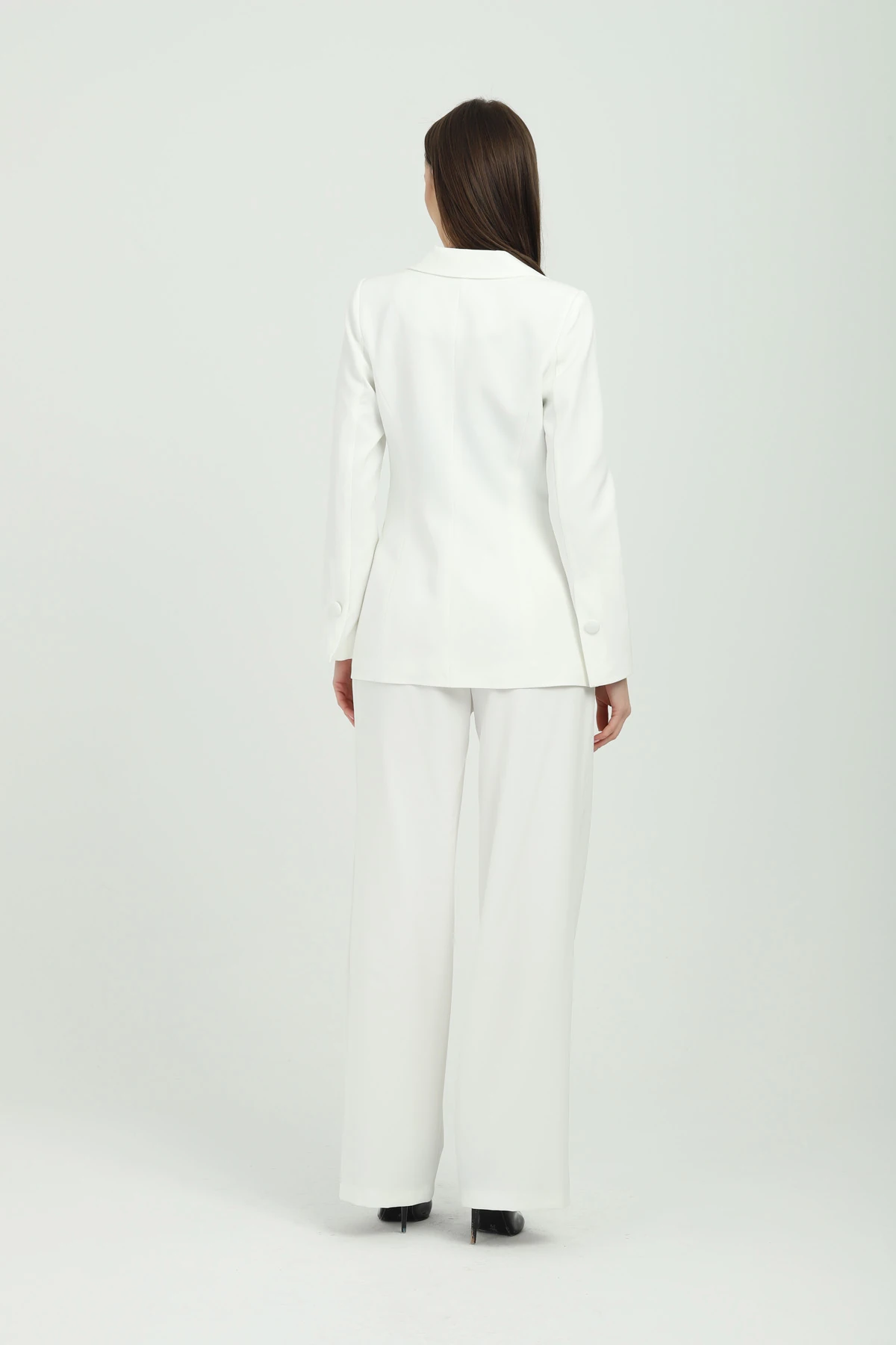 Klasik ve Modern Büyük Beden Beyaz Kruvaze Takım