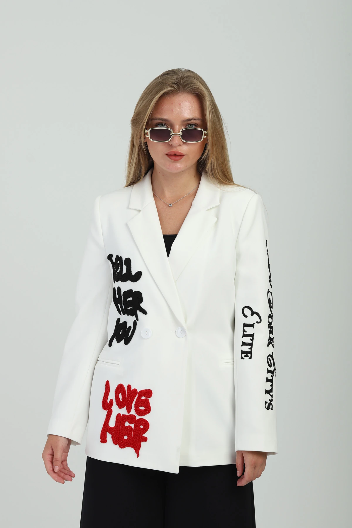 Çift Düğmeli Kruvaze Nakışlı Beyaz Kadın Ceket