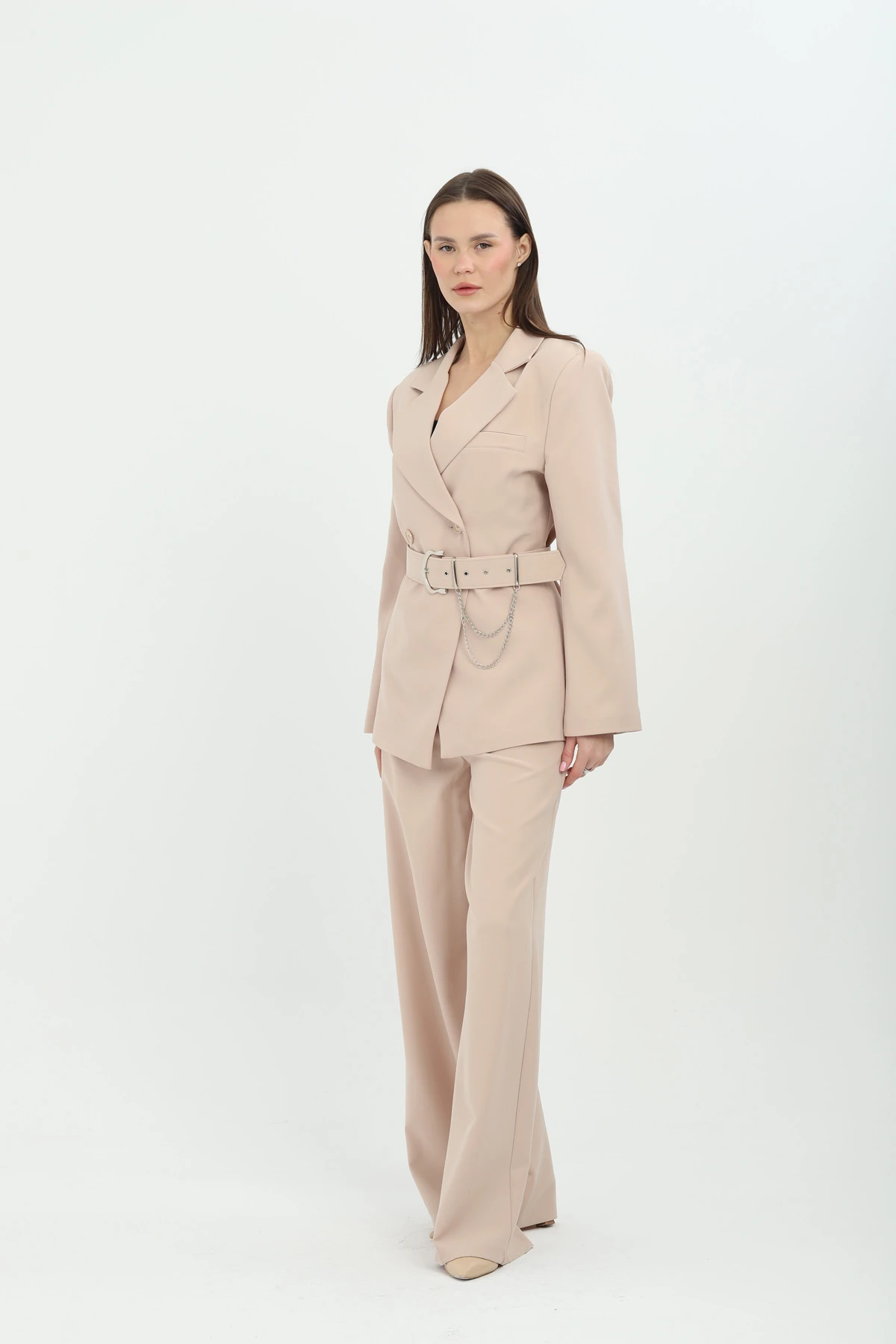 Zincir Aksesuarlı Bej Kruvaze Takım