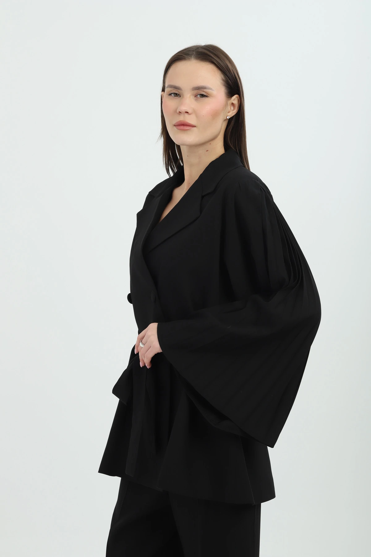 Kol Piliseli Bağlamalı Siyah Kruvaze Ceket