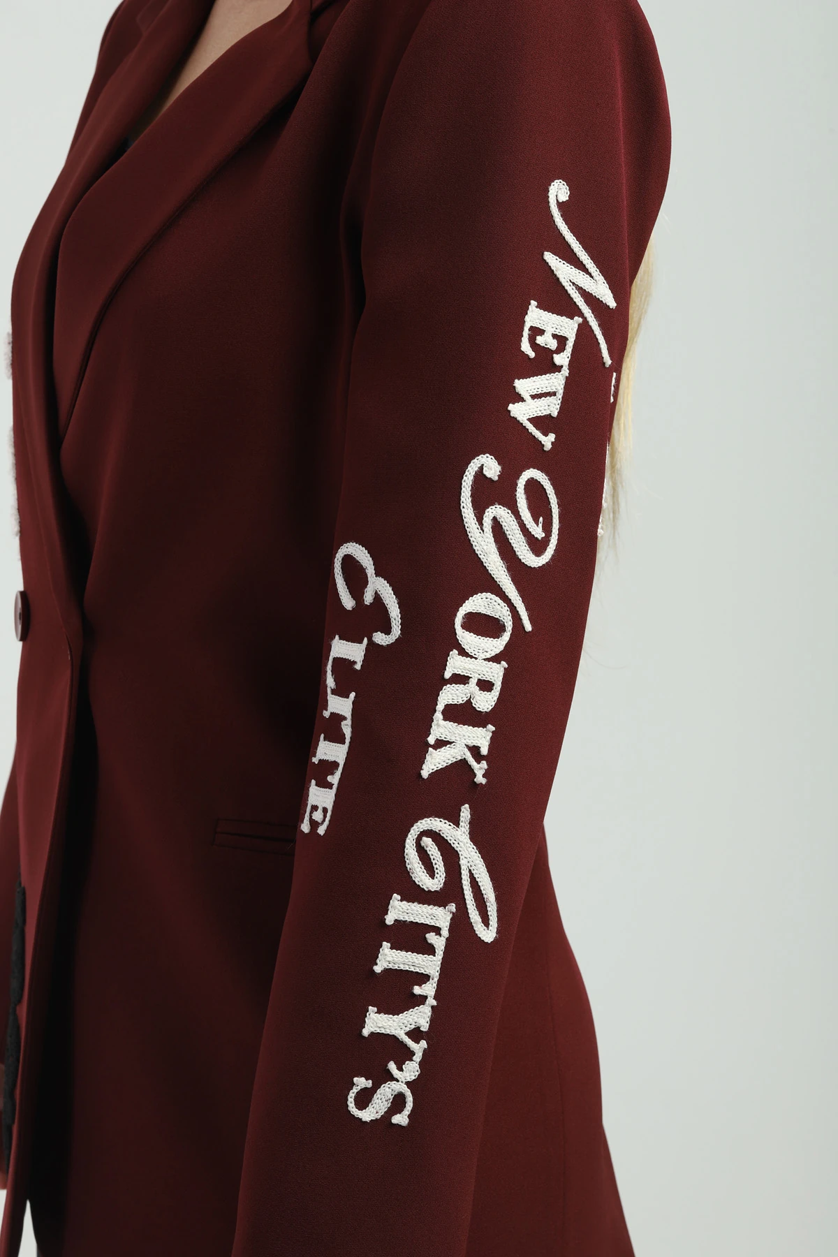 Çift Düğmeli Kruvaze Nakışlı Bordo Kadın Ceket