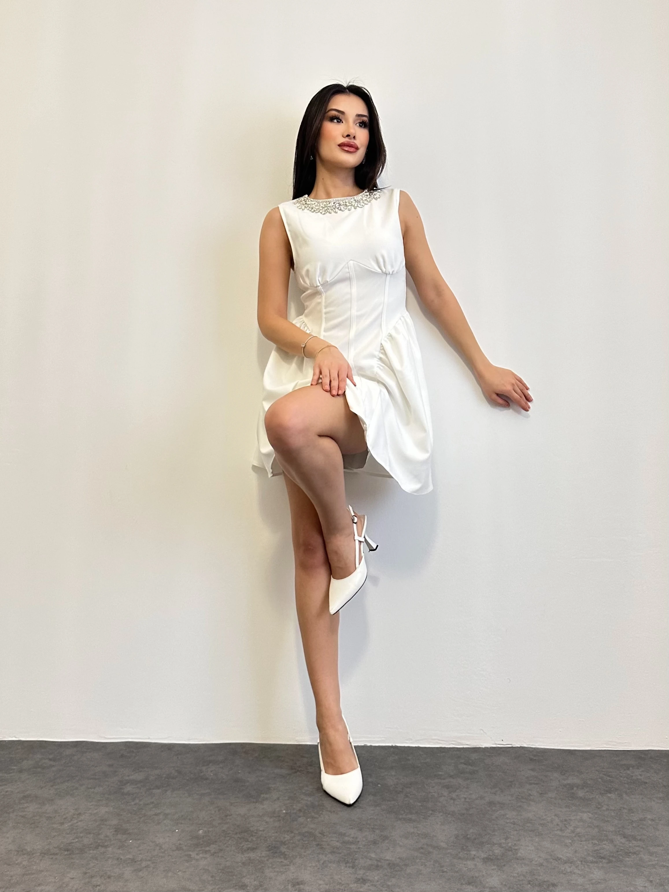 Taş Kolyeli Belden Oturtmalı Midi Boy Günlük Elbise 