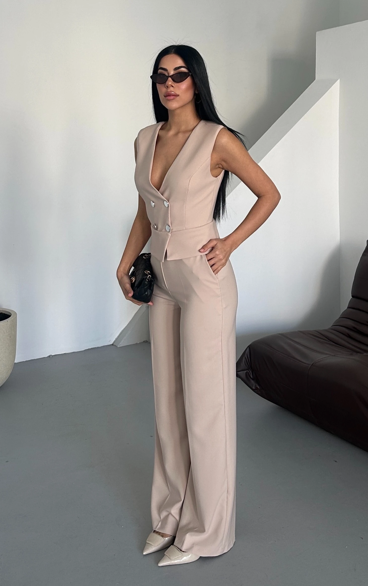 Kadın Kuşaklı Düğme Detaylı Kumaş Tulum - Bej