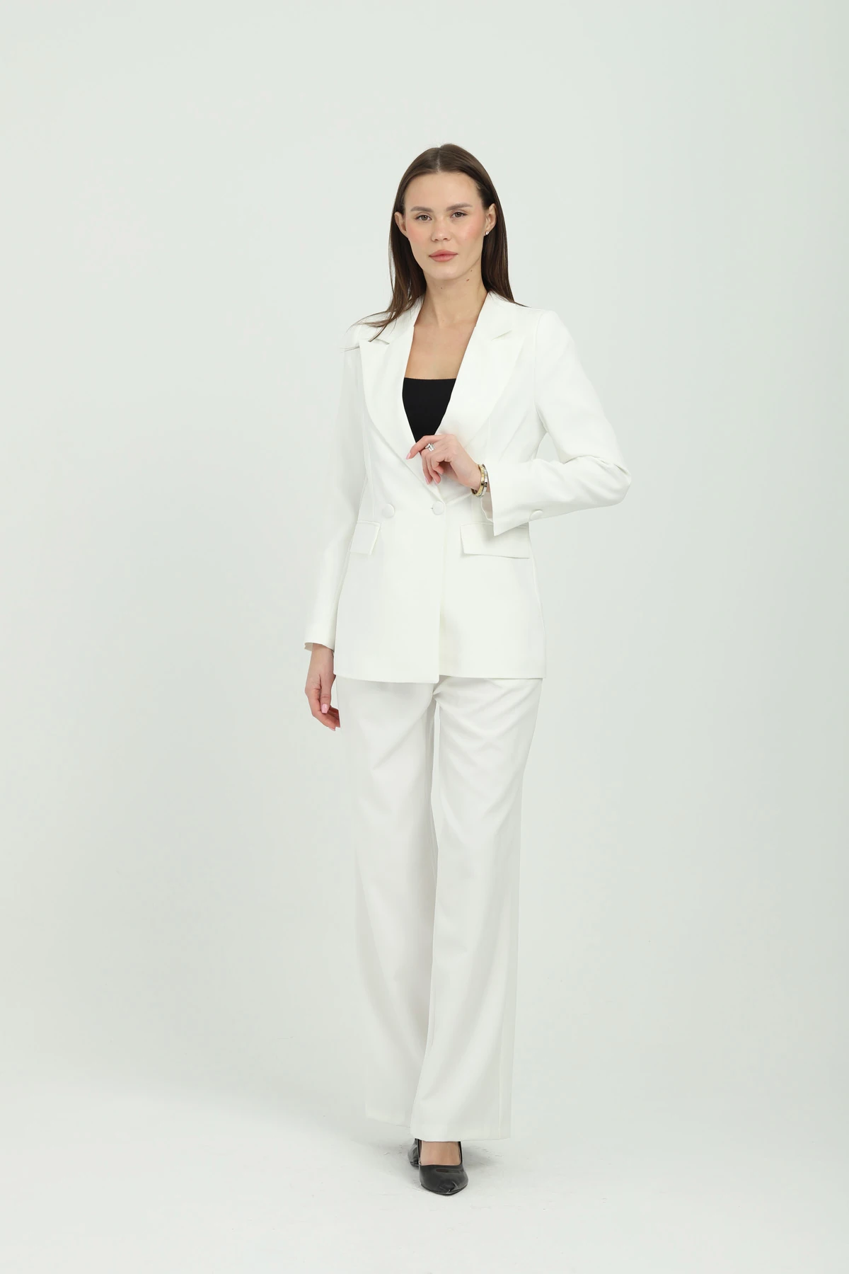 Klasik ve Modern Beyaz Kruvaze Takım