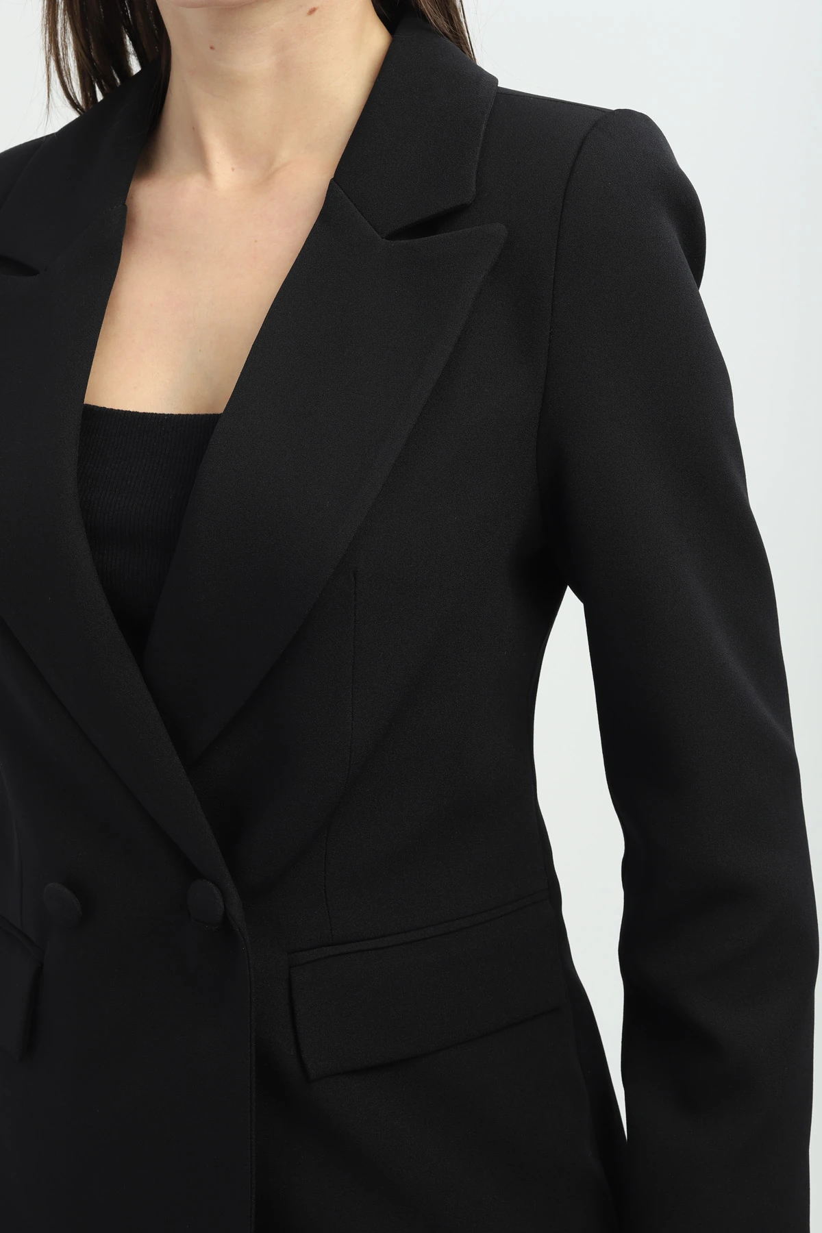 Klasik ve Modern Siyah Kruvaze Takım