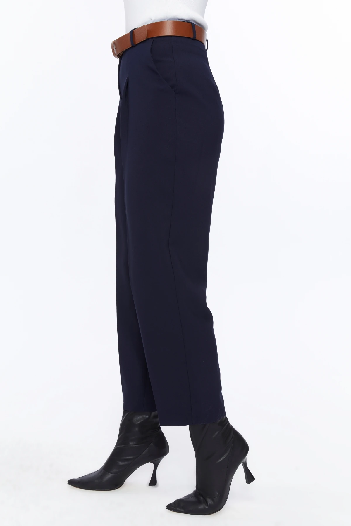 Kadın Kemerli Bilek Boy Kumaş Pantolon