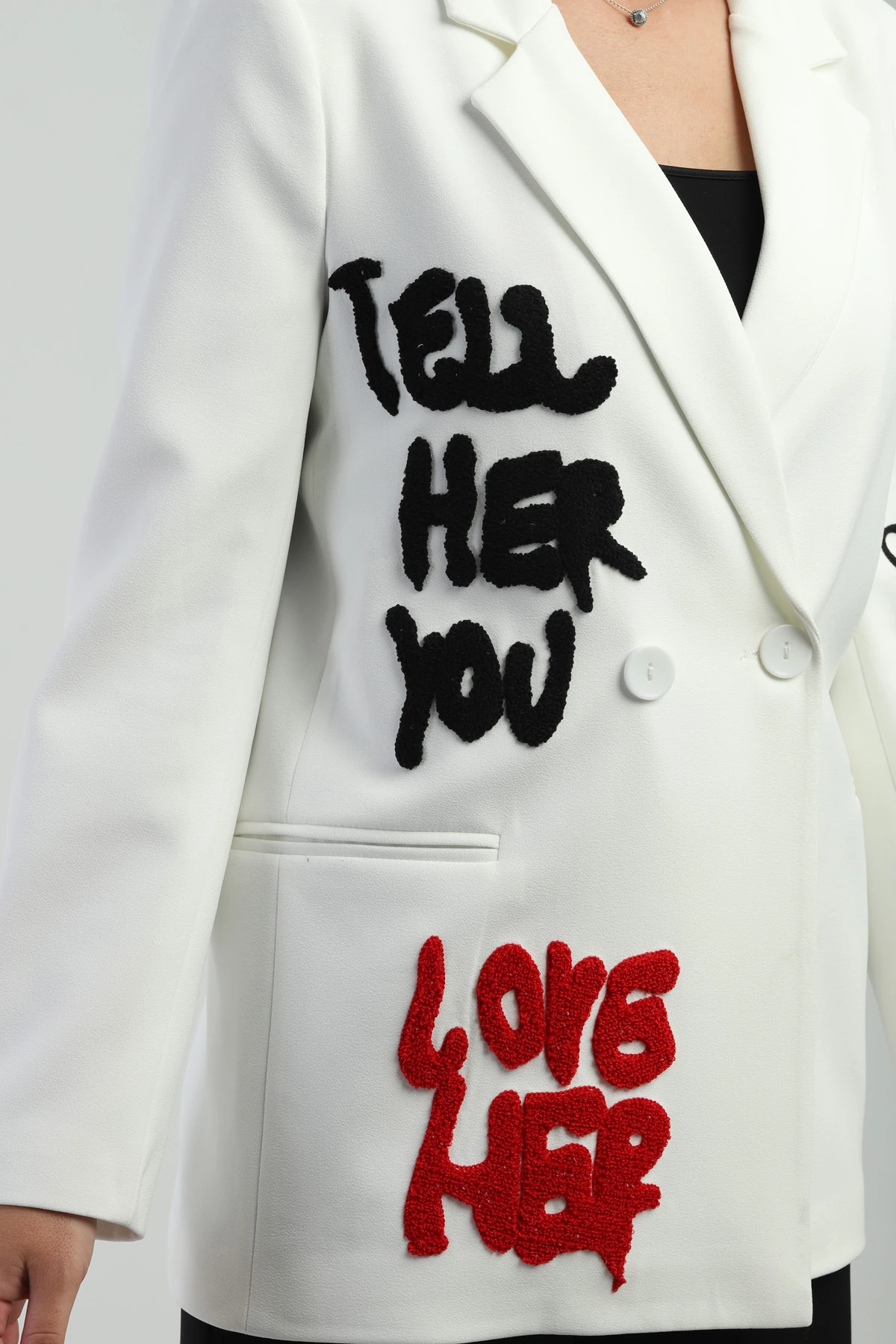 Çift Düğmeli Kruvaze Nakışlı Beyaz Kadın Ceket