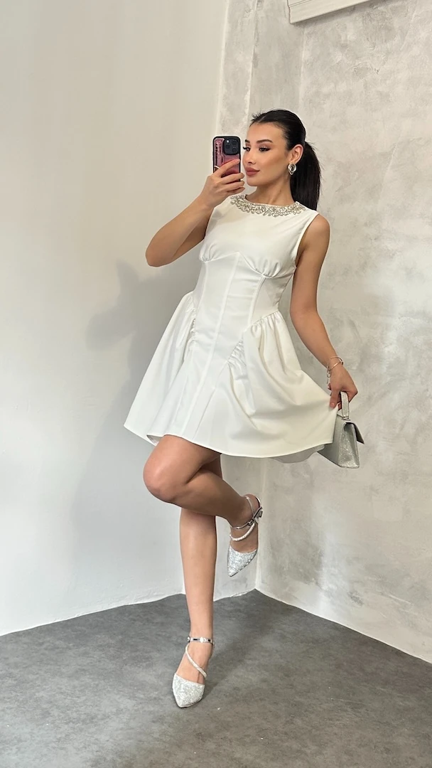 Taş Kolyeli Belden Oturtmalı Midi Boy Günlük Elbise  - Ekru