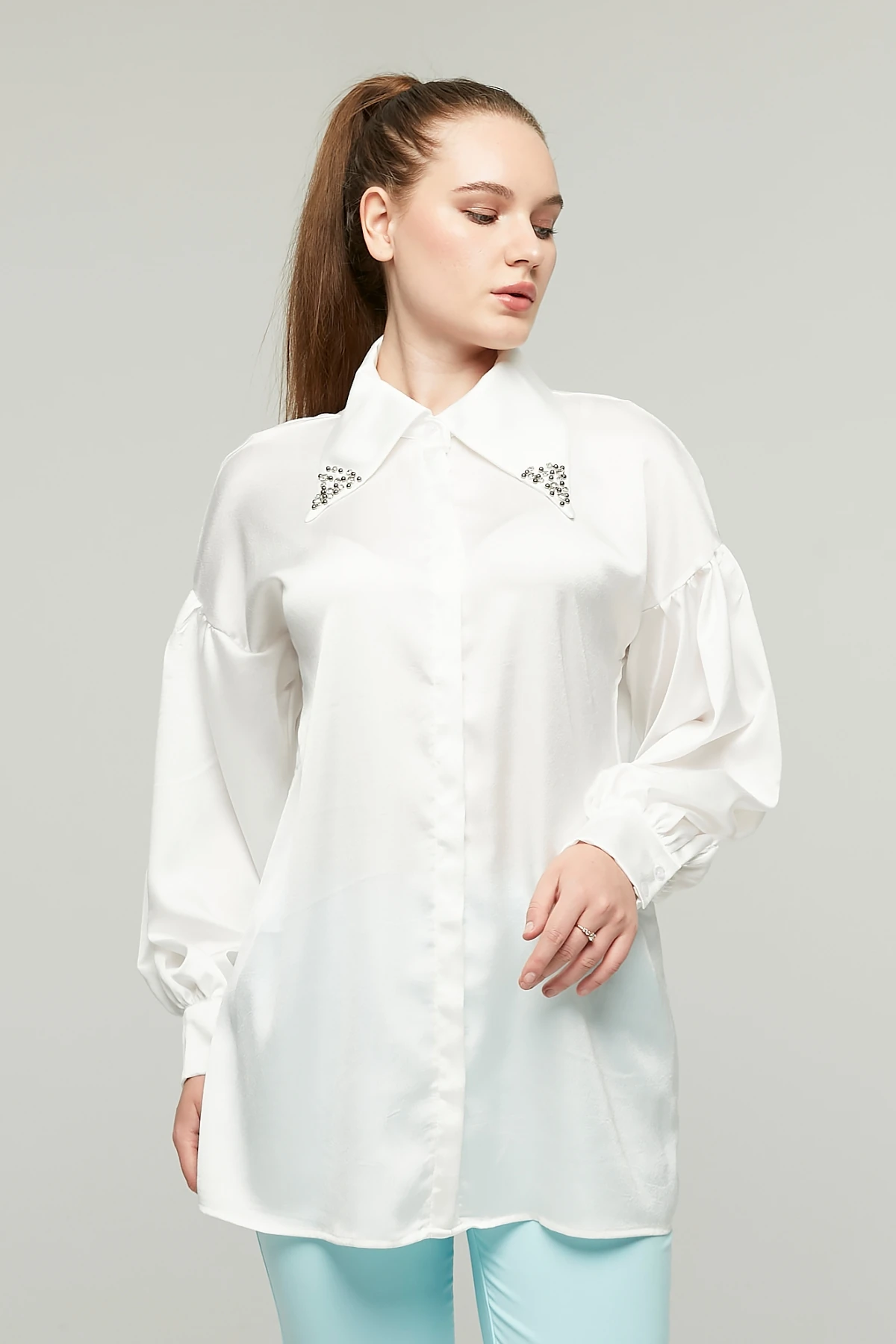 Kadın Yakası Taşlı Saten Gömlek - Ekru