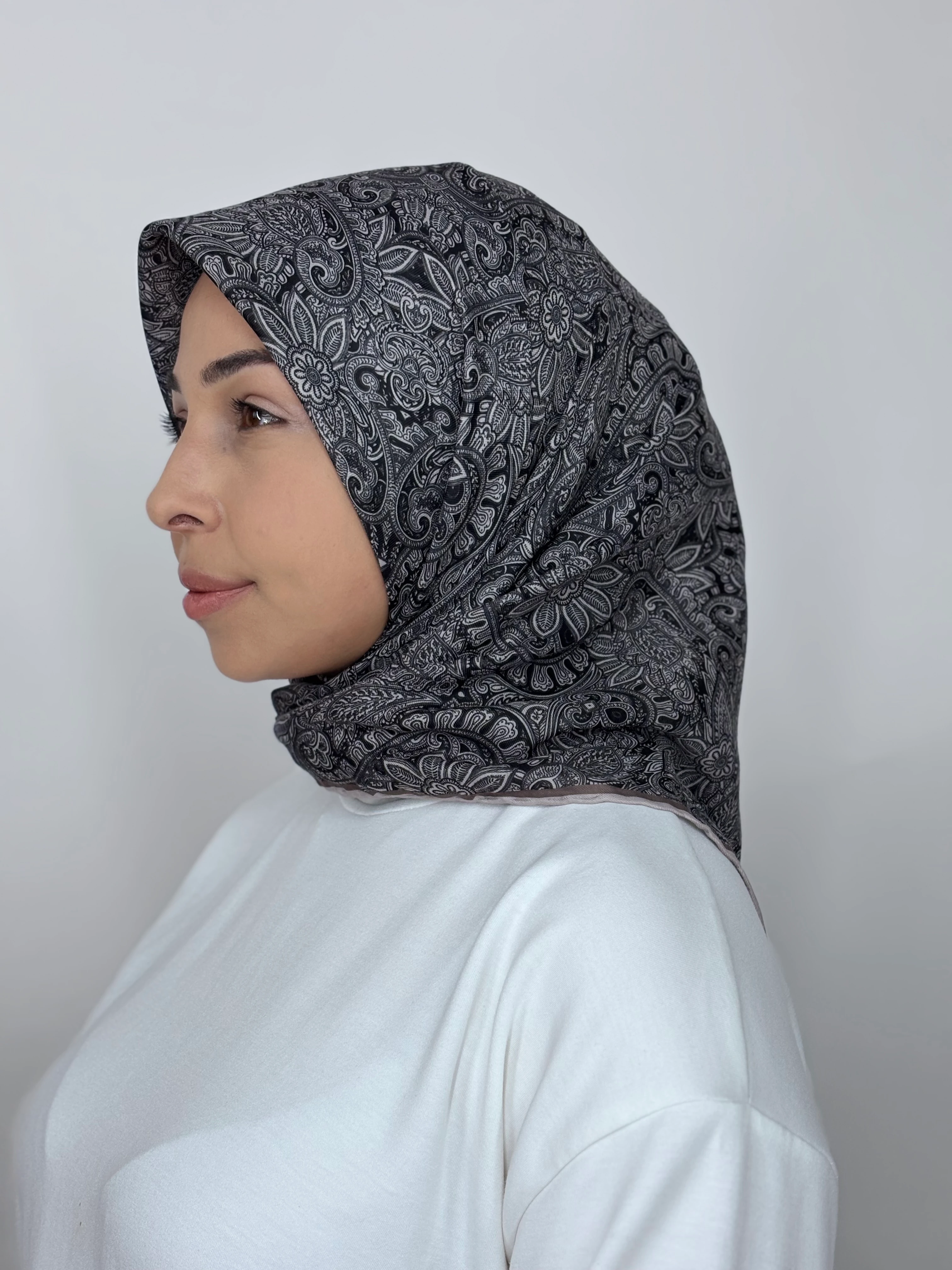 Çiçek Desenli Eşarp - siyah