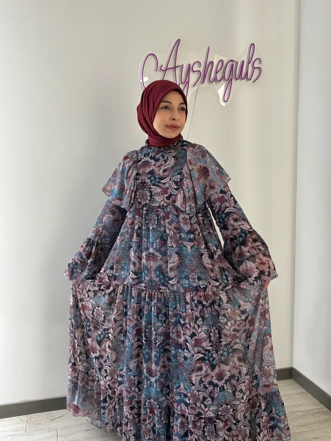 Çiçek Desenli Volan Kollu Hakim Yaka Şık Elbise