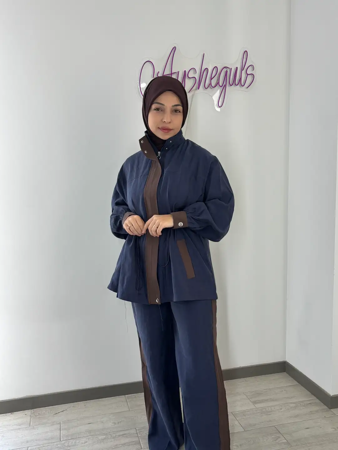 Mevsimlik Beli Büzgülü Kahve Garnili Lacivert Takım