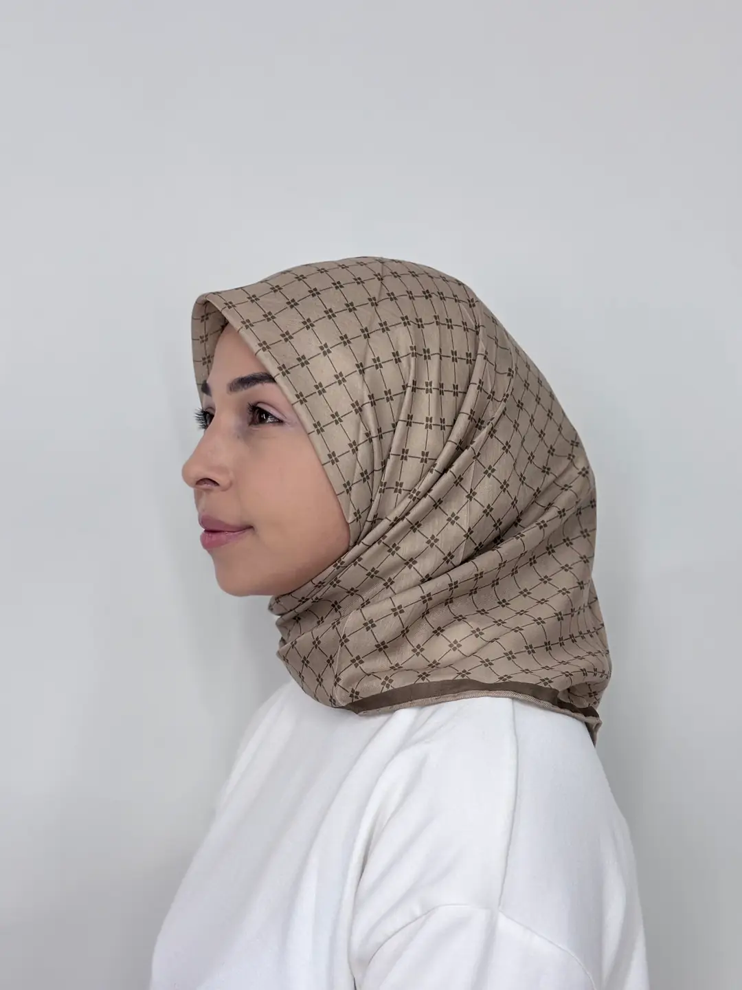 Modern Çizgi Koleksiyonu Kare Eşarp - Sütlü Kahve