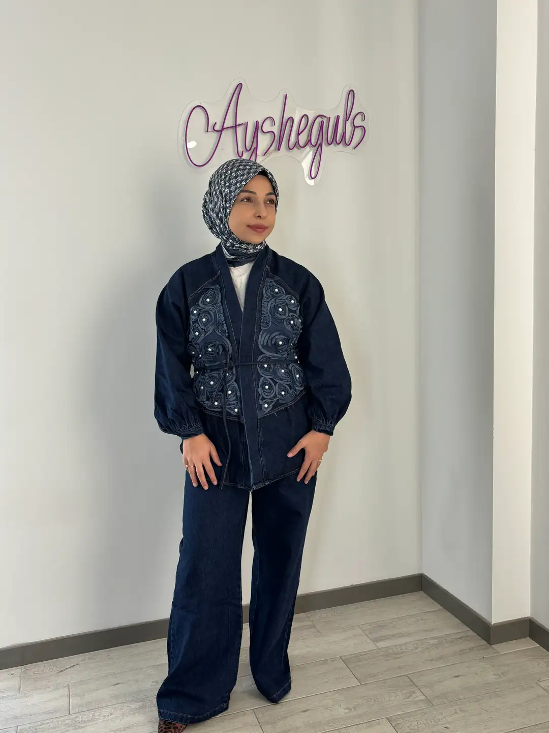 Gül Desenli ve İncili İkili Kot Takım