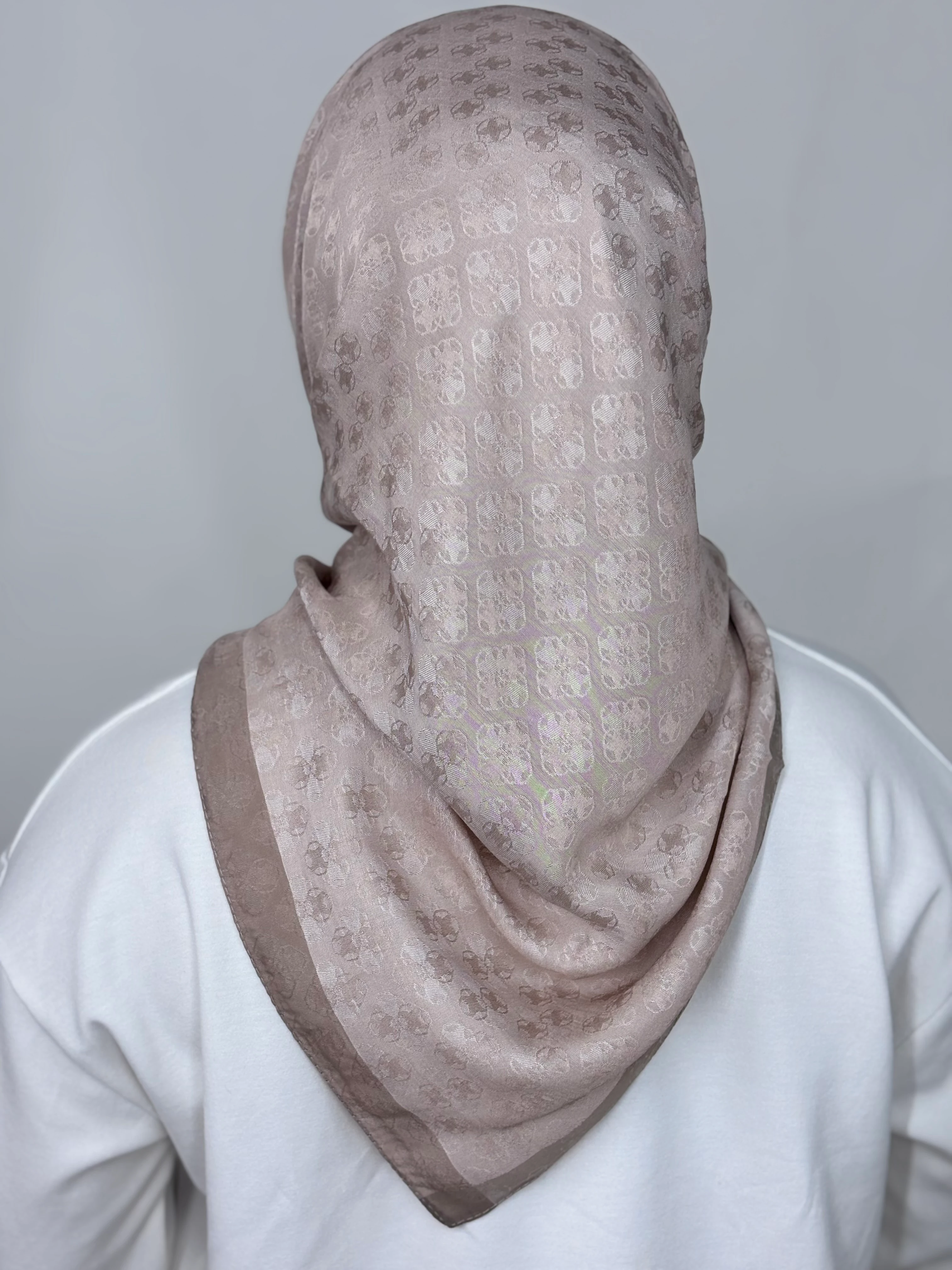 Elegance Koza Desenli Eşarp