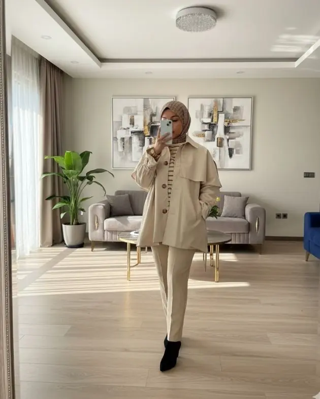 Pelerin Detaylı Trençkot Bej 