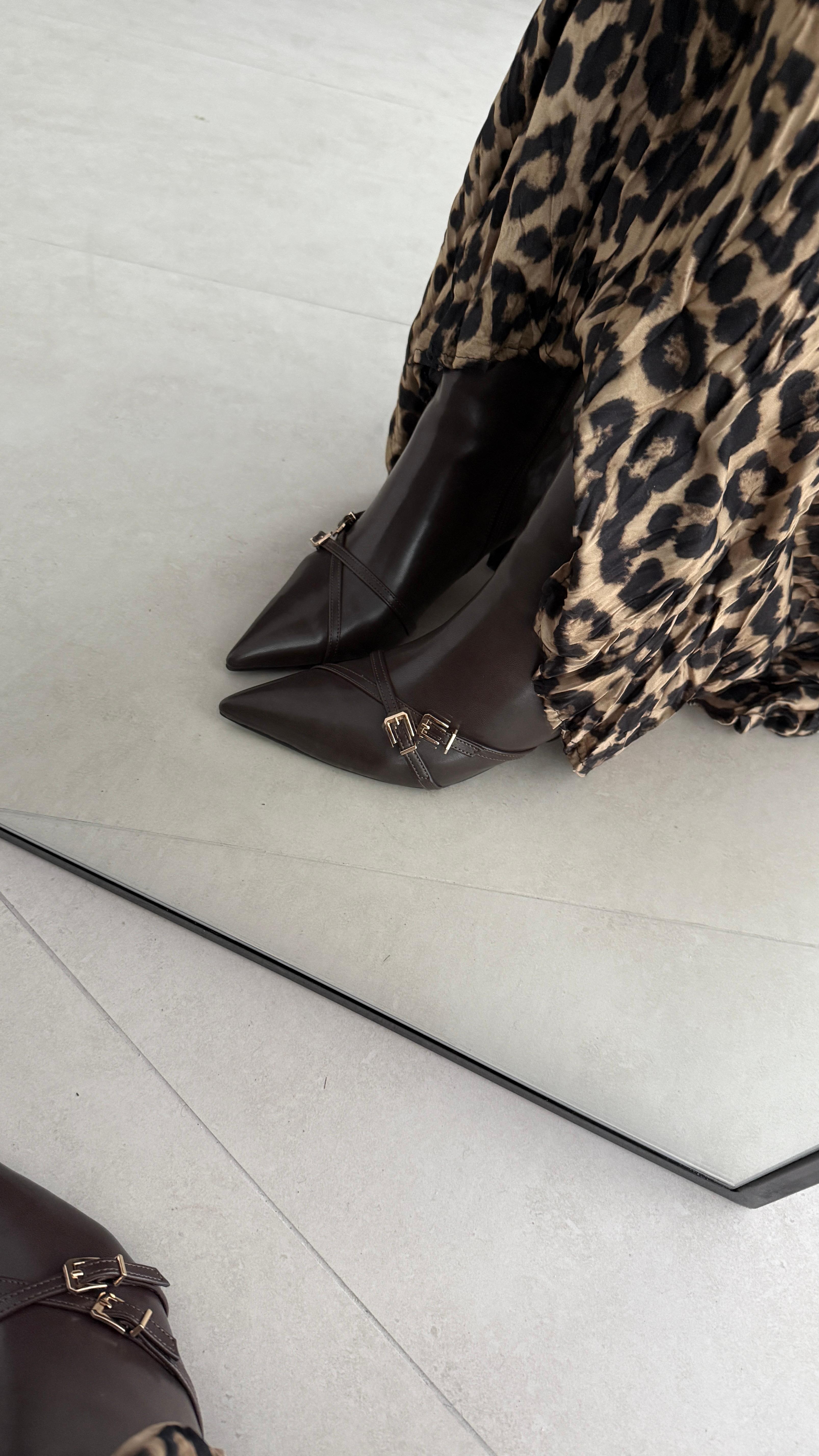 Toka Detaylı Mini Topuk Acı Kahve Bootie