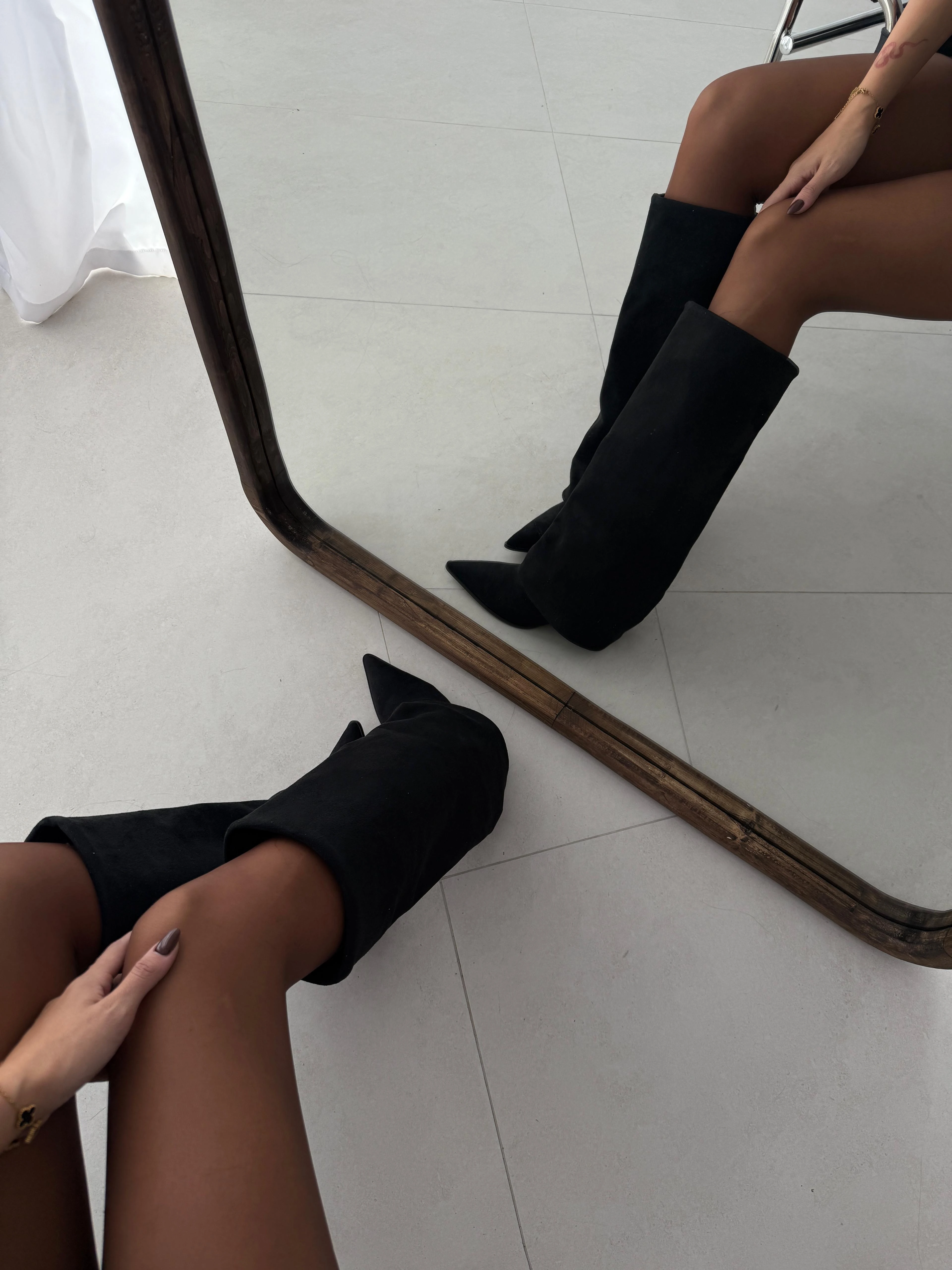 Lavira Siyah Renk Süet Çizme