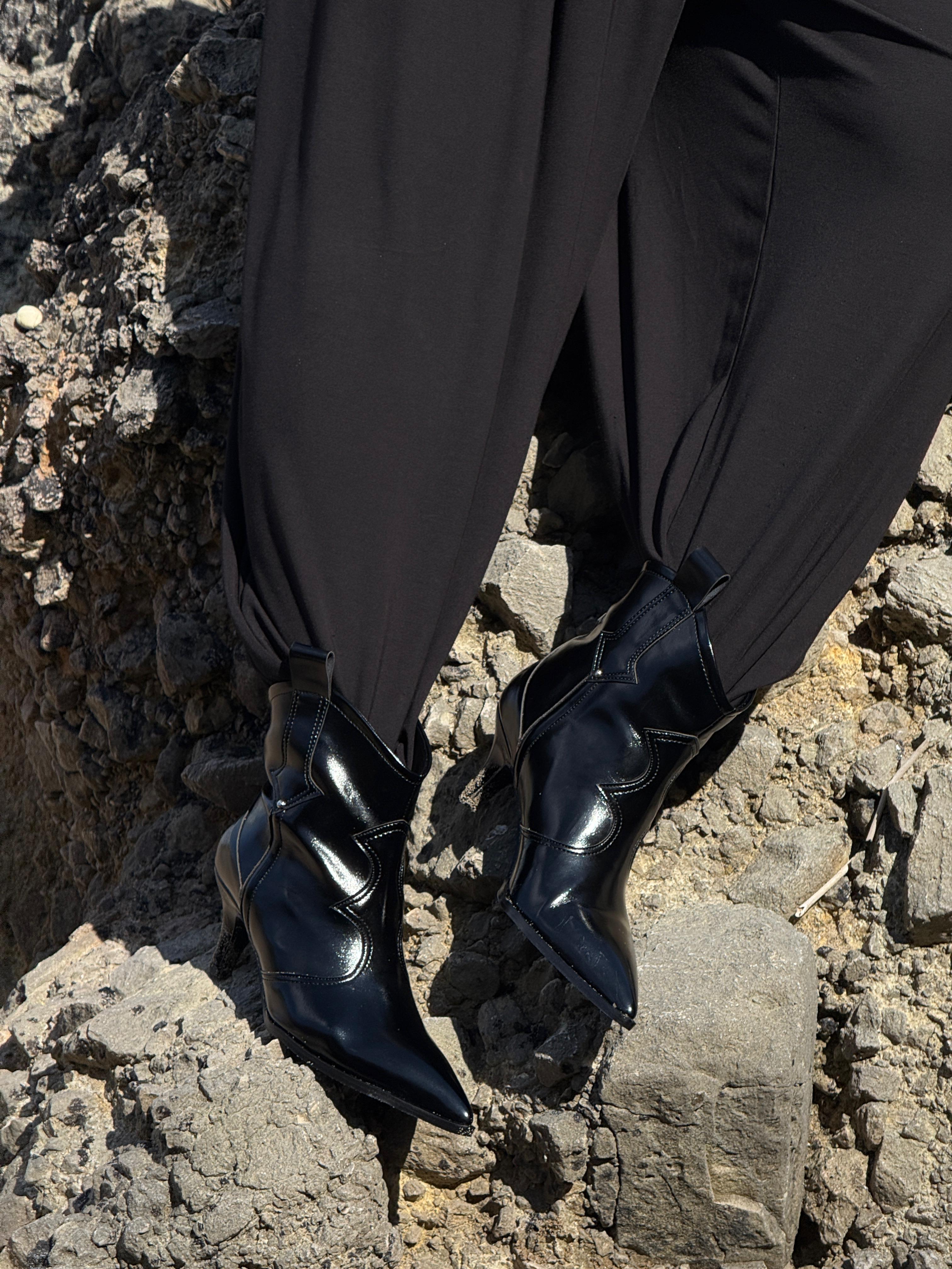 Storm Siyah Renk İnce Topuk Kısa Çizme