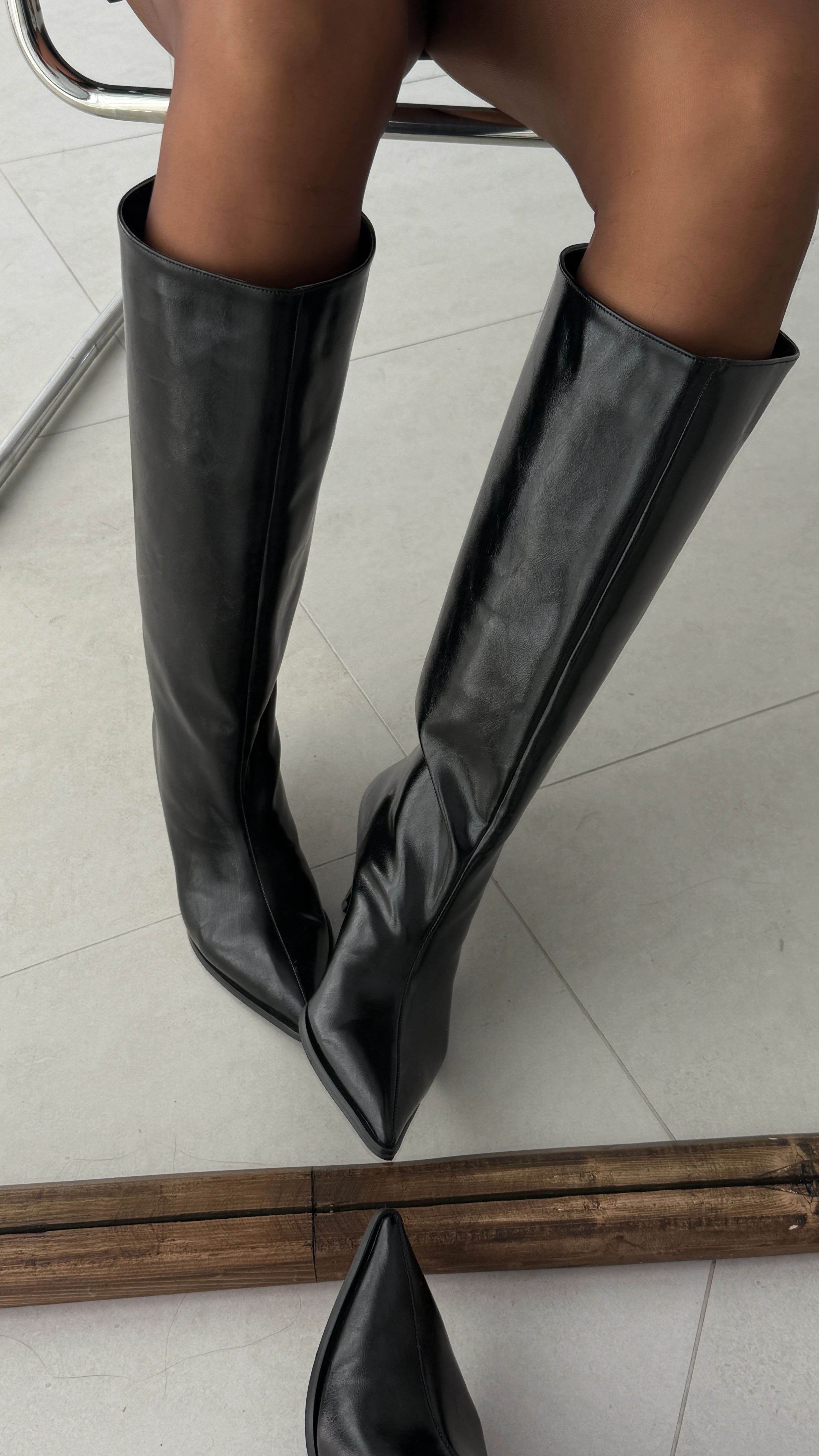 Belinda Siyah Renk Çizme