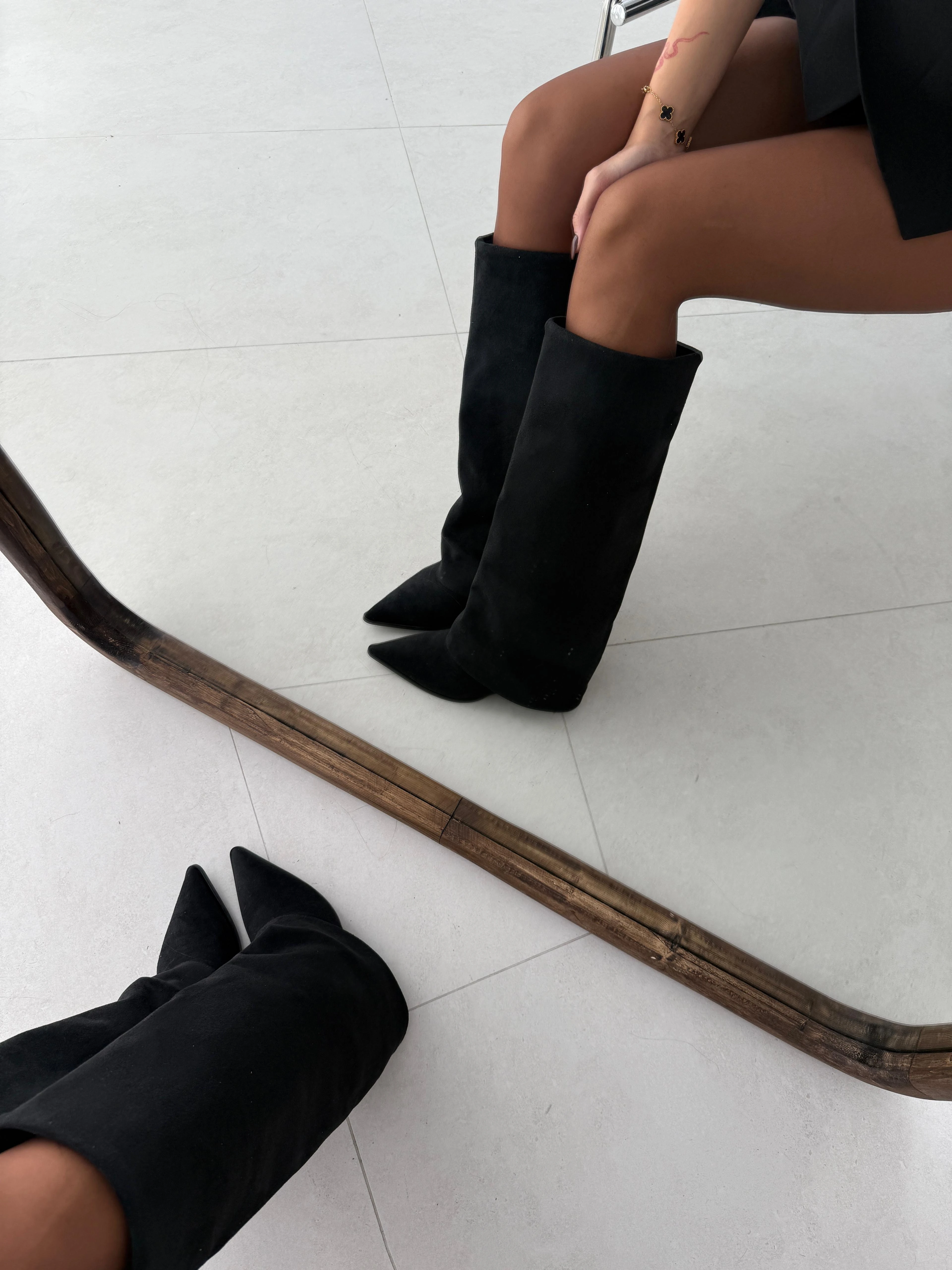 Lavira Siyah Renk Süet Çizme