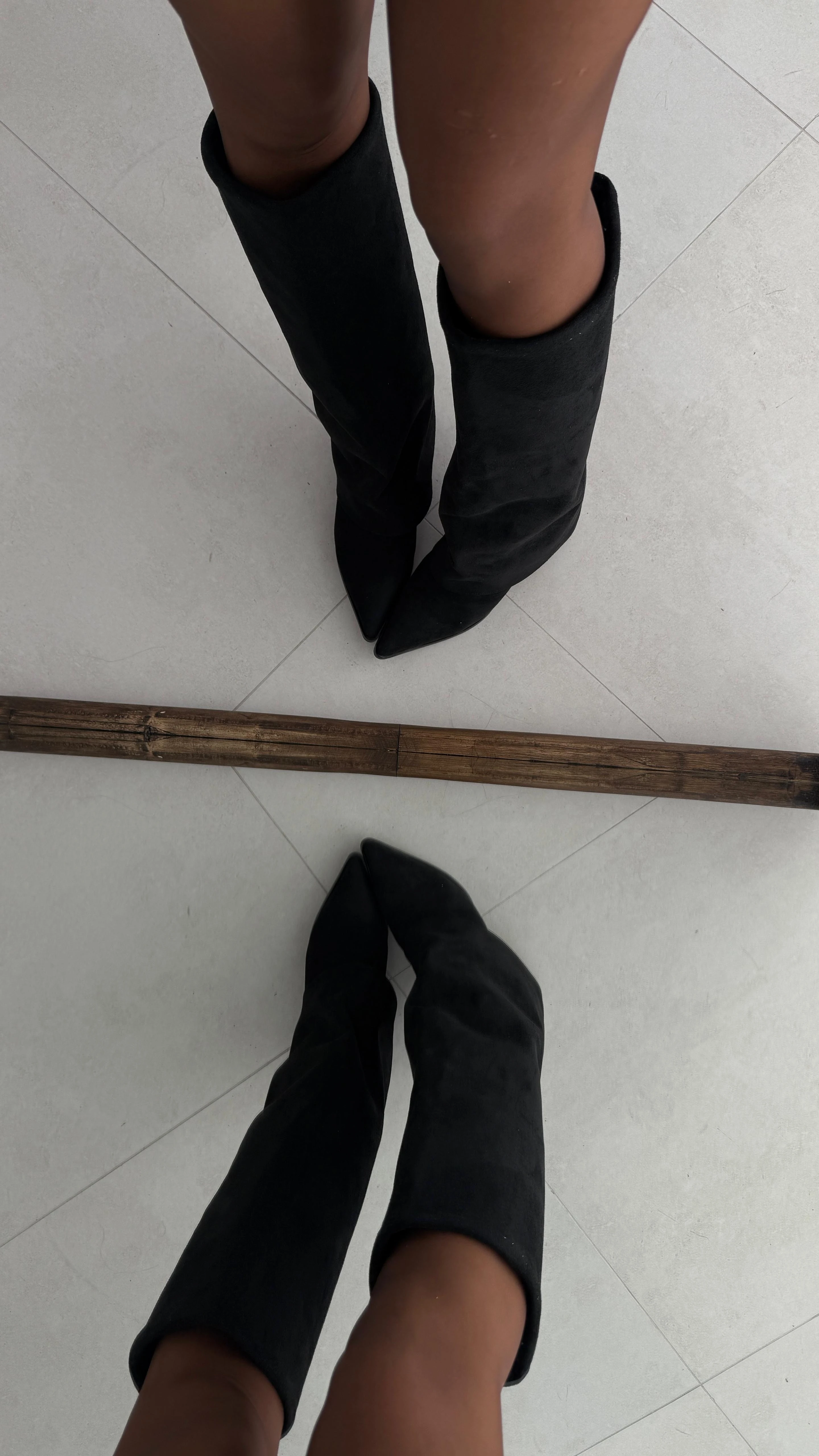 Lavira Siyah Renk Süet Çizme