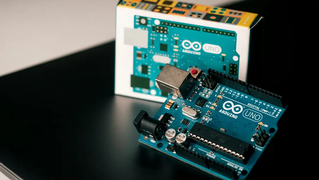 Arduino Nedir? Başlangıç Rehberi — Sıfırdan Arduino Öğrenin