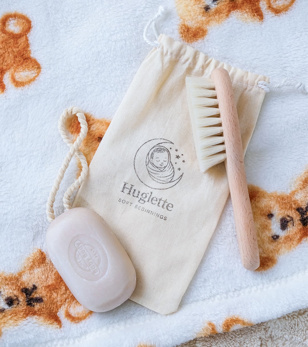 %100 Doğal Keçi Kılı Bebek Saç Fırçası ve Doğal Keçi Sütlü Bebek Sabunu Saklama Keseli 3'lü Set