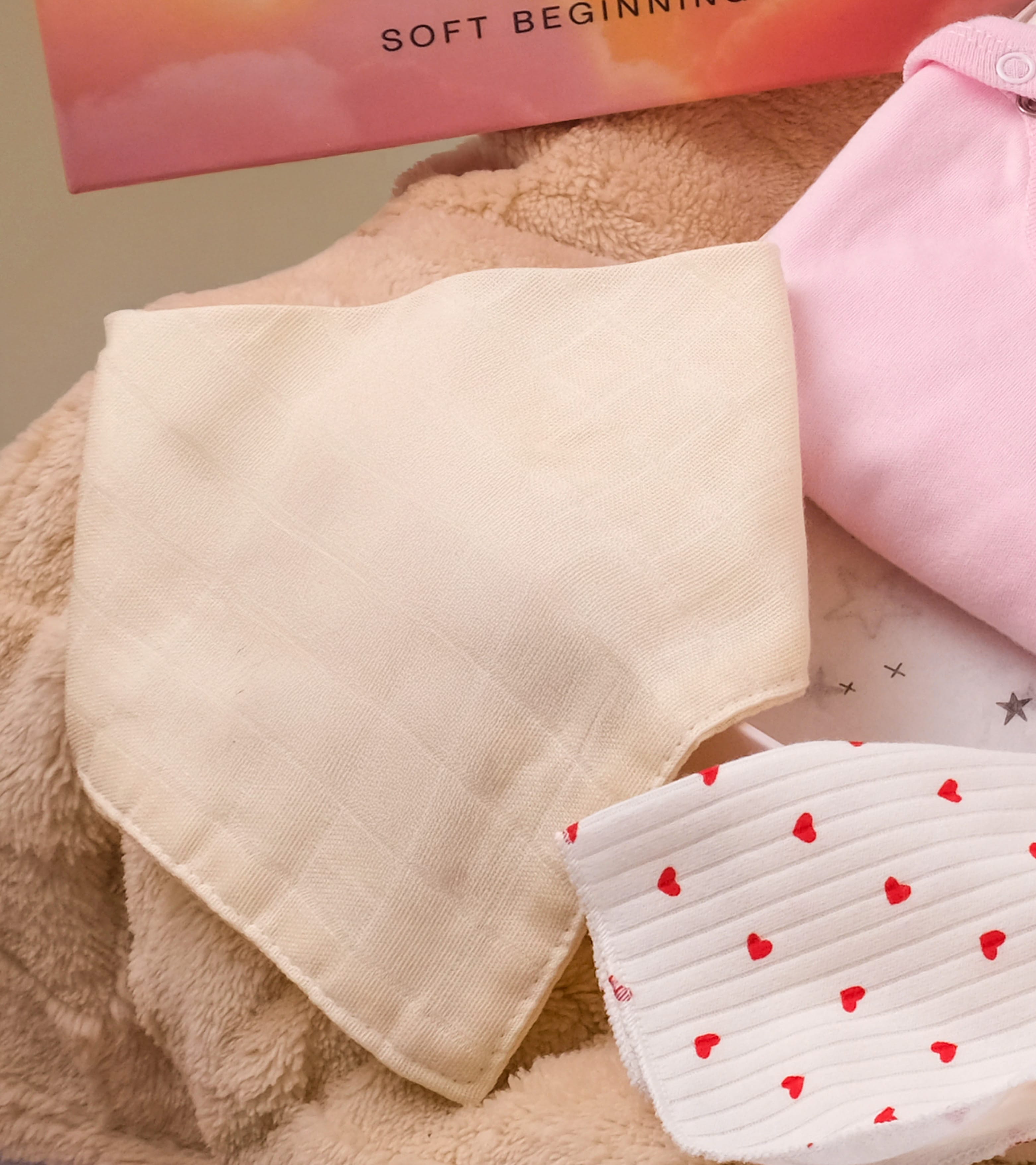 Hera Yenidoğan Kız Bebek Hediye Kutusu