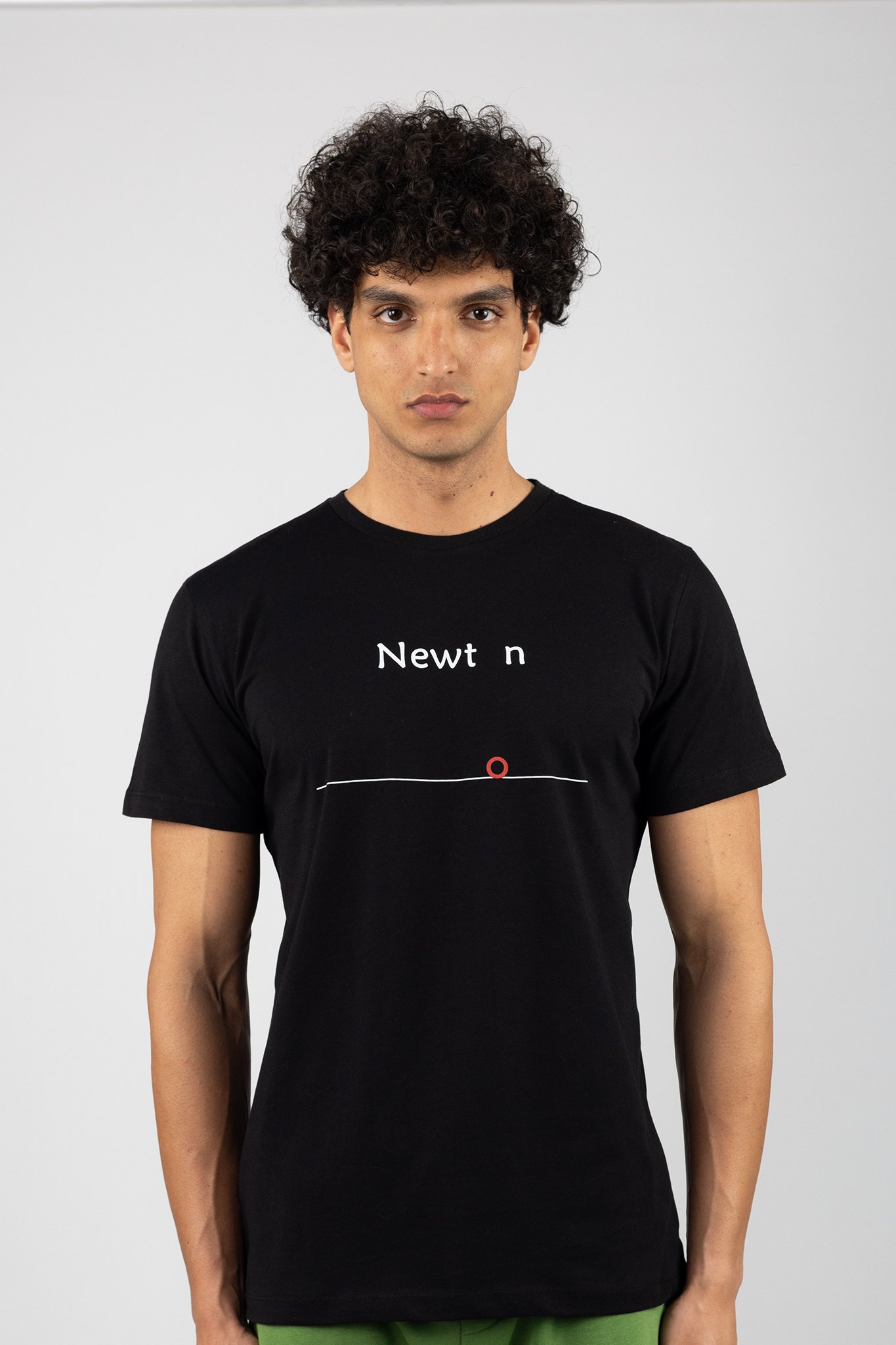 Siyah Newton Baskılı T-Shirt 828