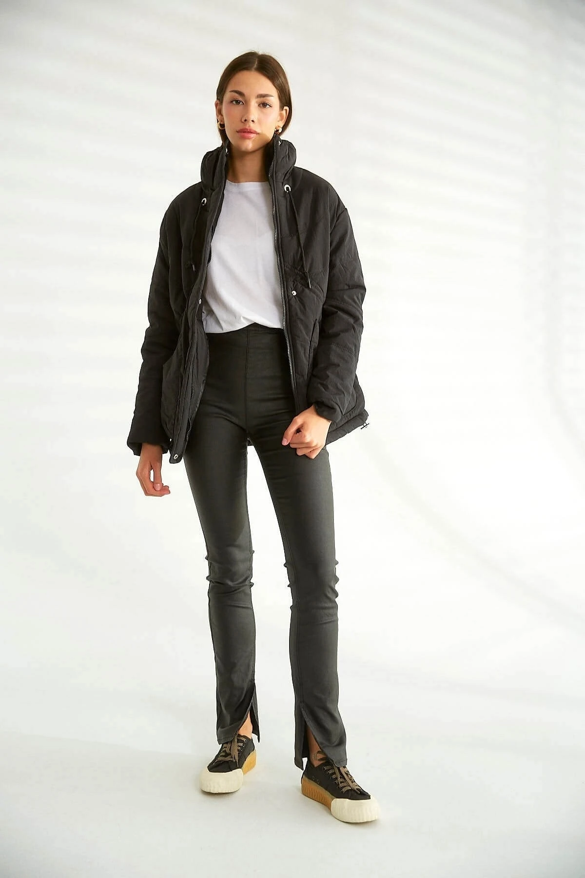 Büzgü Detaylı Cepli Şişme Mont  - SİYAH