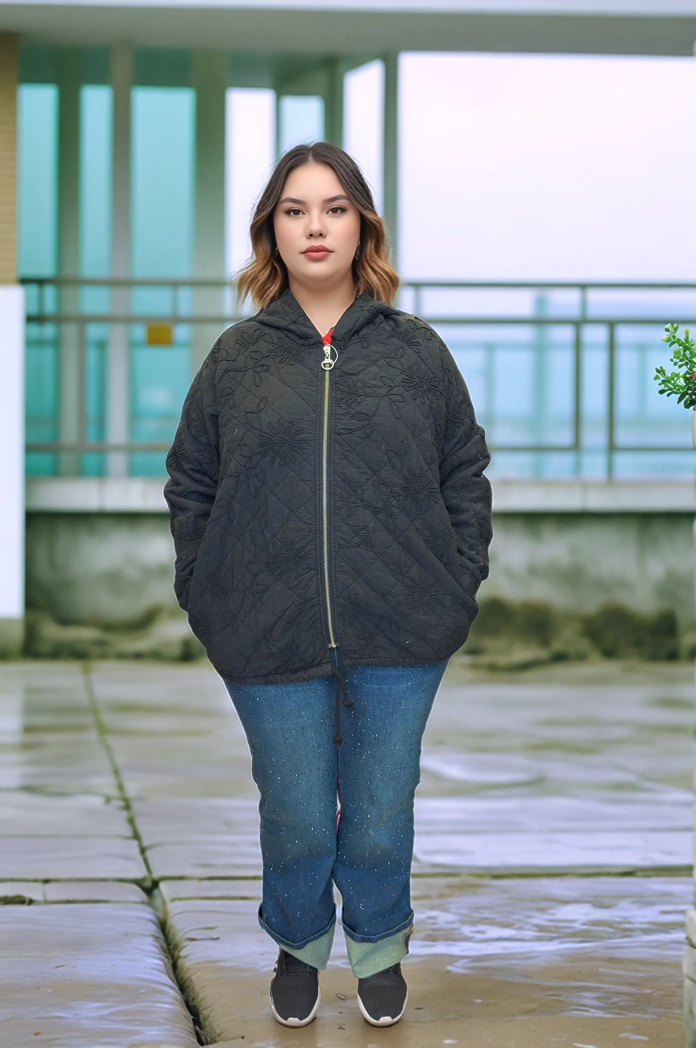 SARMAŞIK ÇİÇEK DESEN KAPÜŞONLU KAPİTONE CEKET - SİYAH