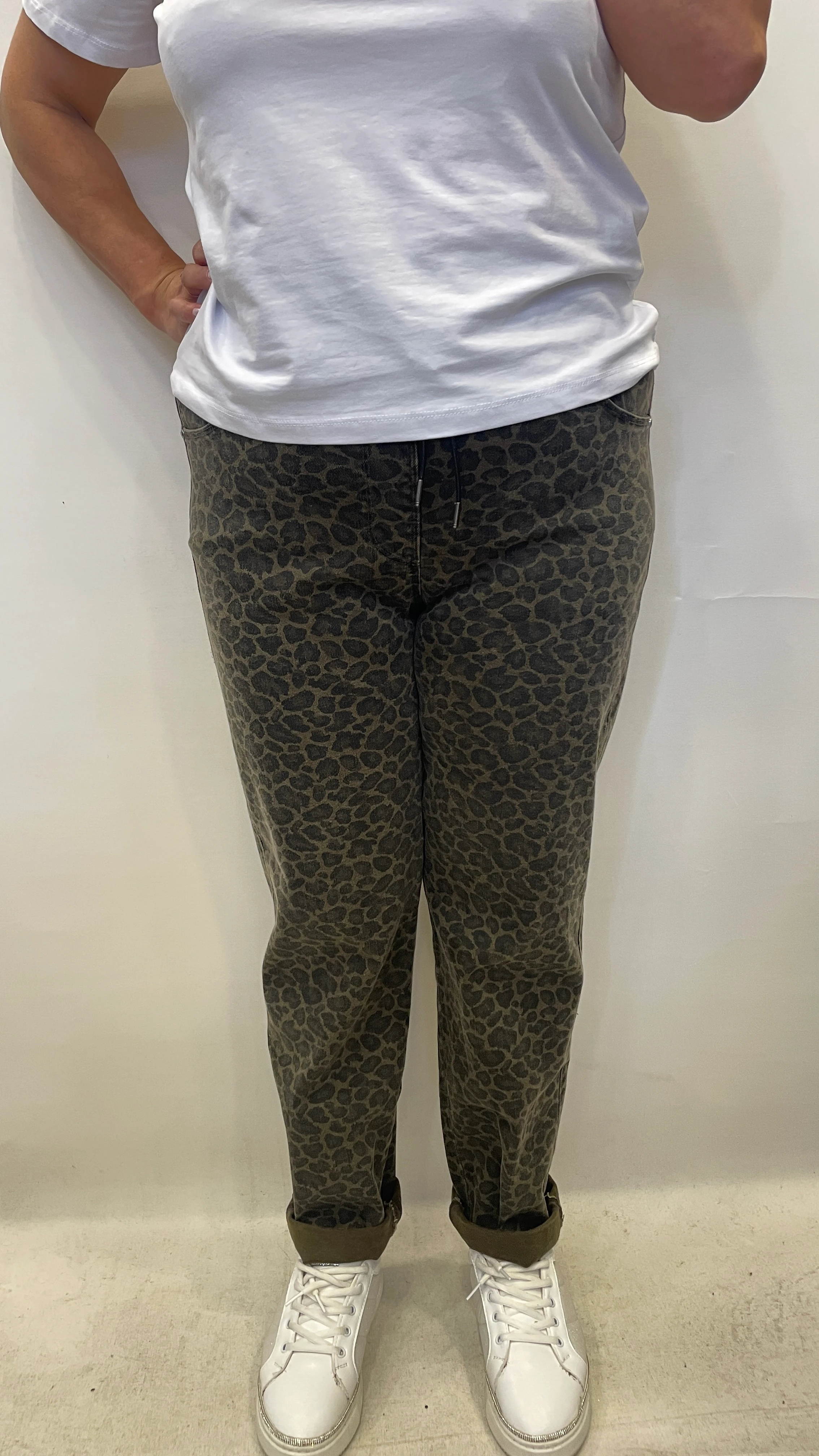 BÜYÜK BEDEN LEOPAR DESENLİ KOT PANTOLON - YEŞİL