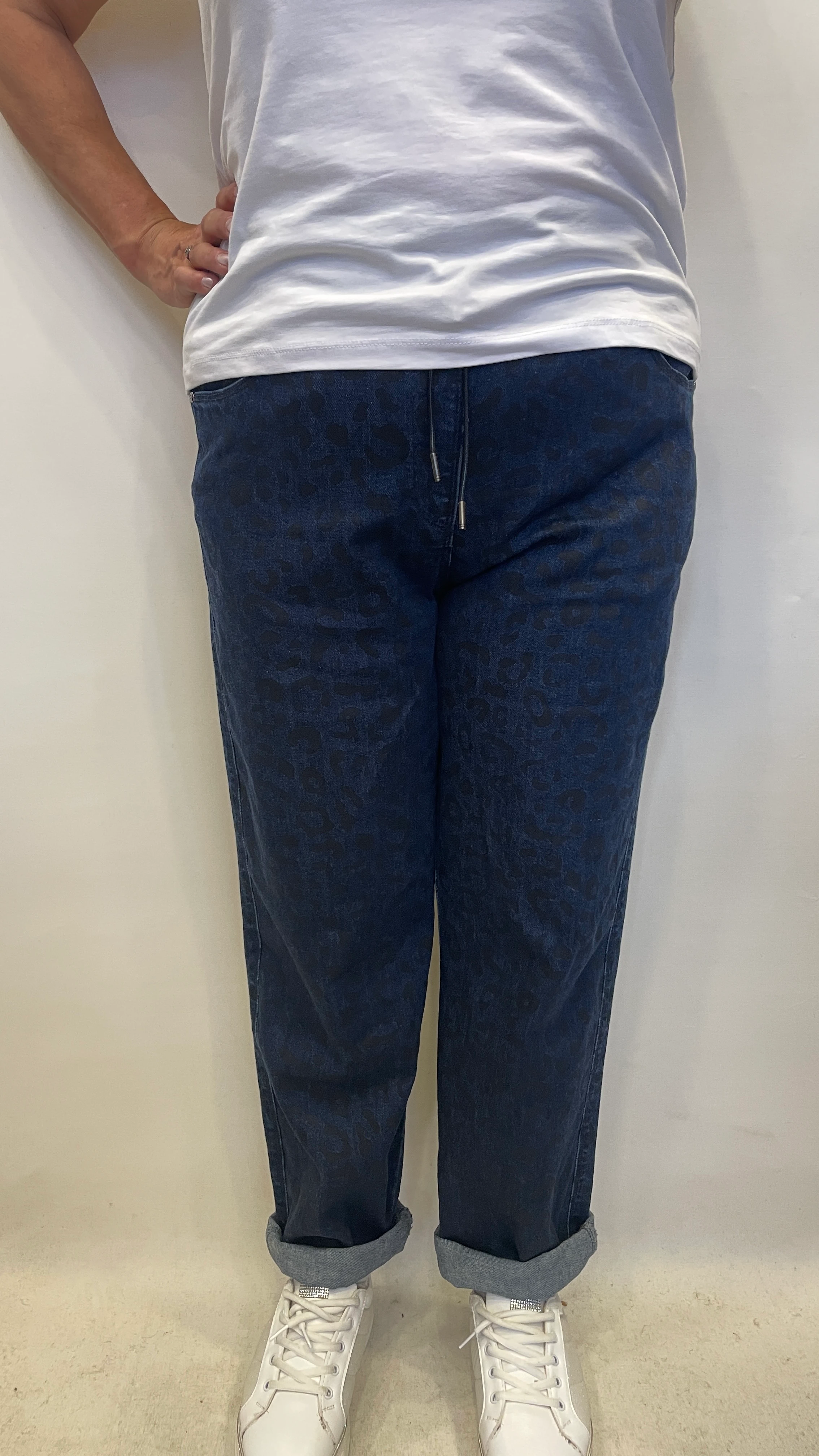 BÜYÜK BEDEN LEOPAR DESENLİ KOT PANTOLON