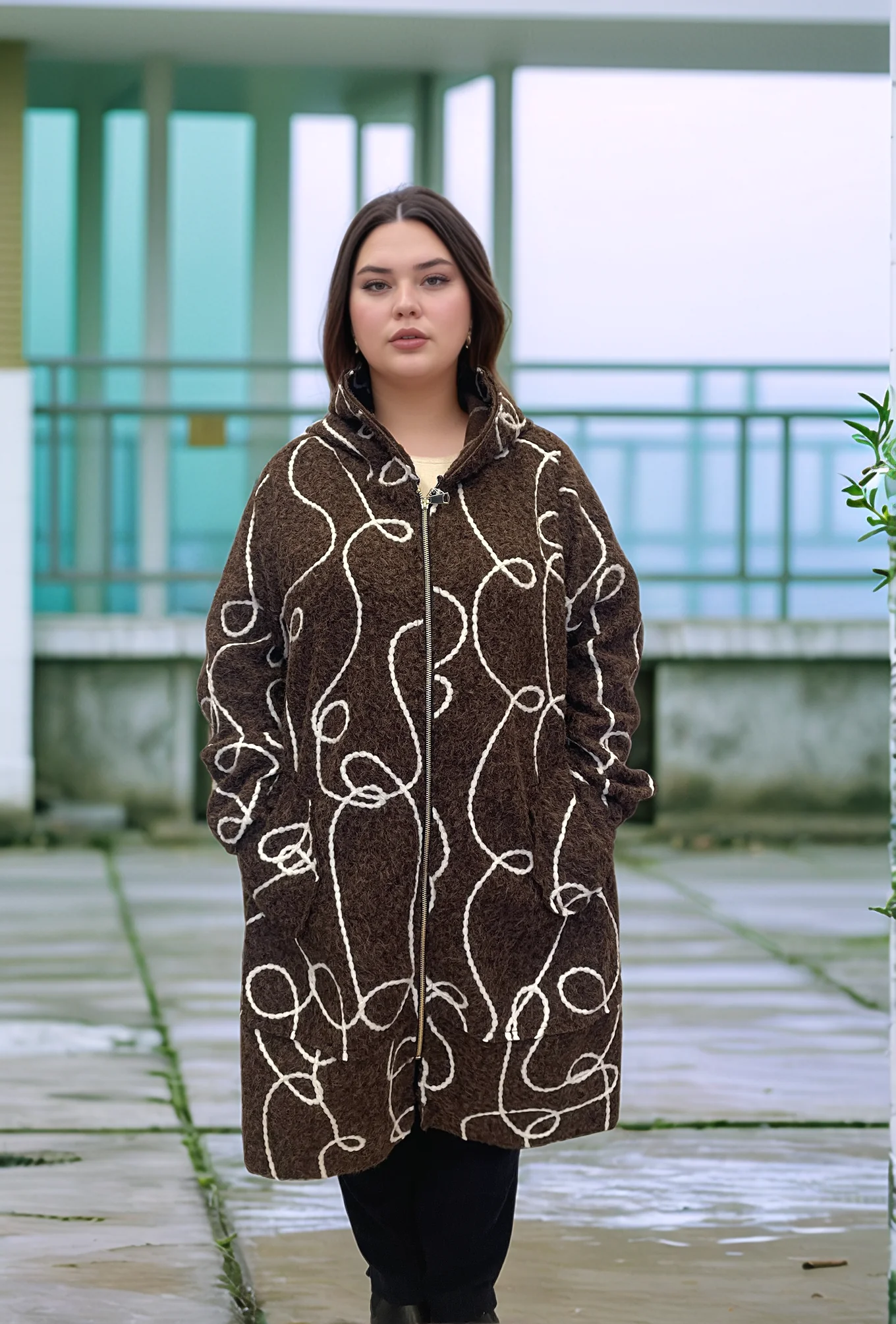 YÜN KEÇE KENDİNDEN DESENLİ KAPÜŞONLU CEKET - KAHVE