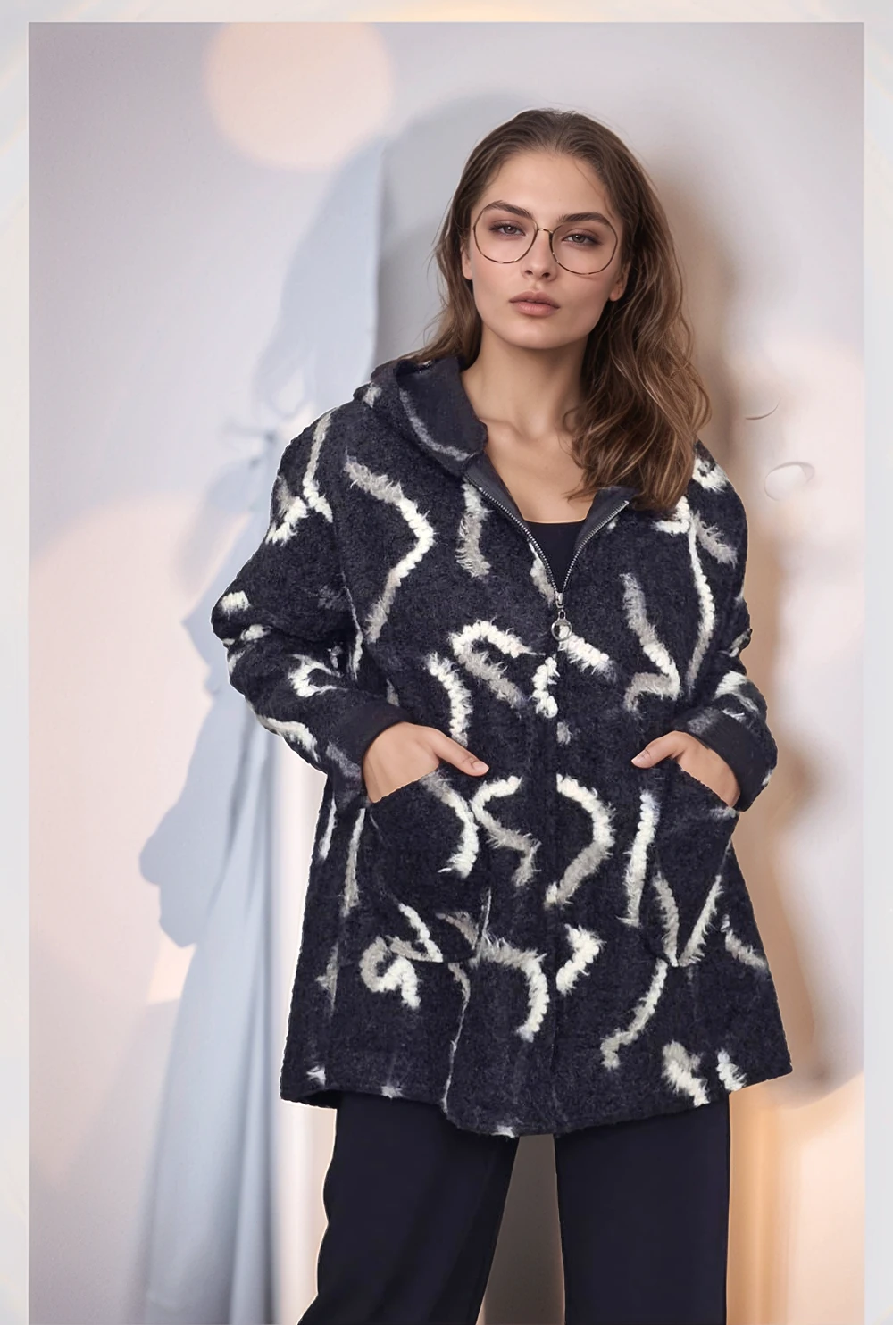 Kapüşonlu Önden Cepli Desenli İthal  Yumuşak Keçe Kaban