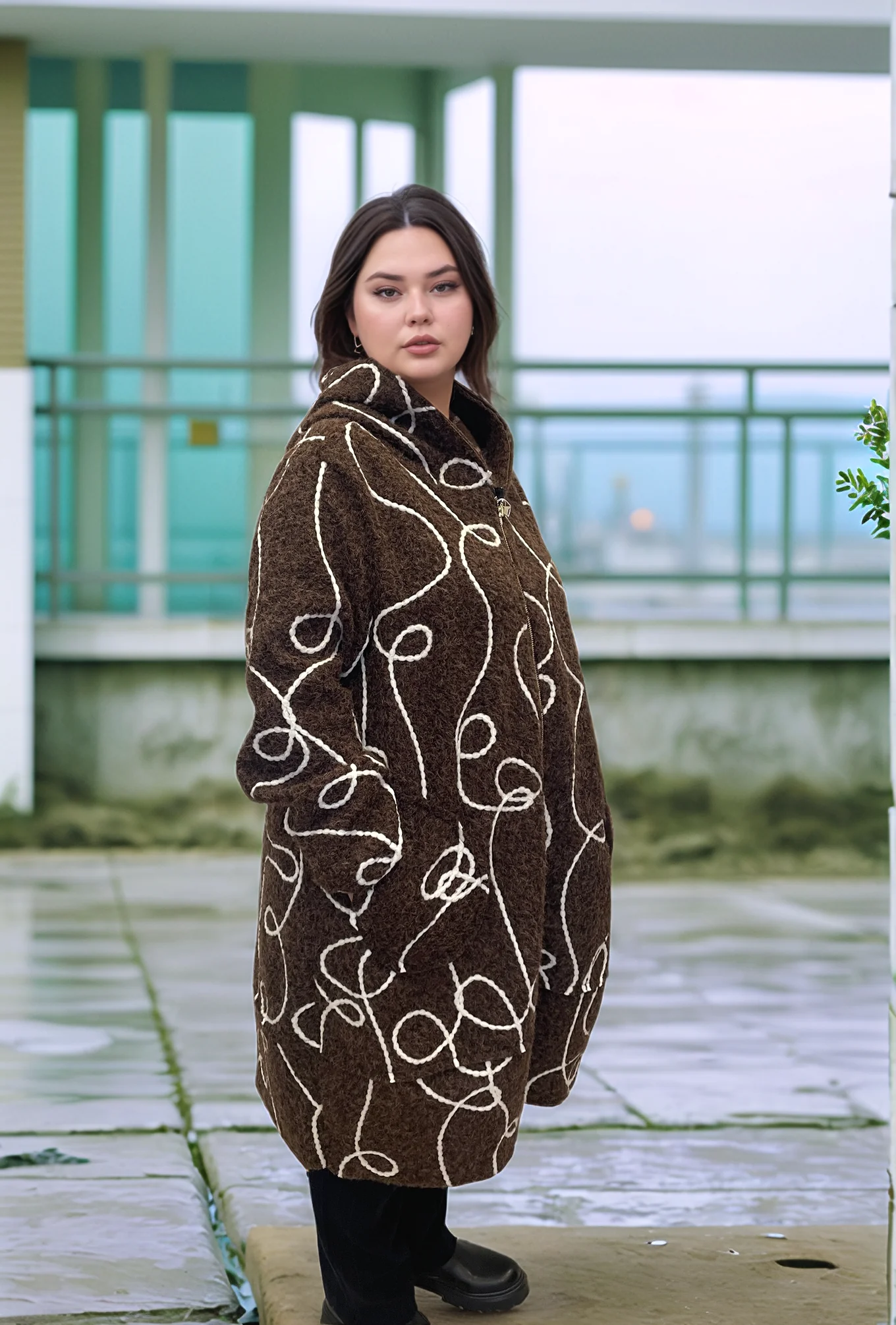 YÜN KEÇE KENDİNDEN DESENLİ KAPÜŞONLU CEKET