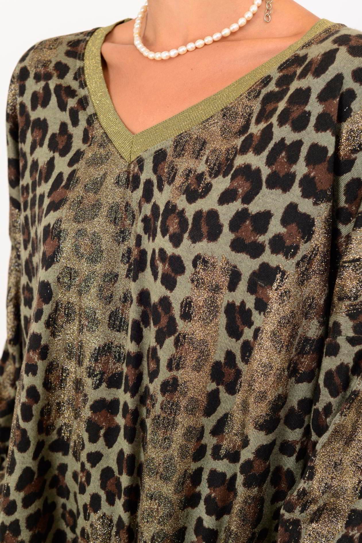 LEOPAR DESENLİ V YAKA YALDIZLI TRİKO