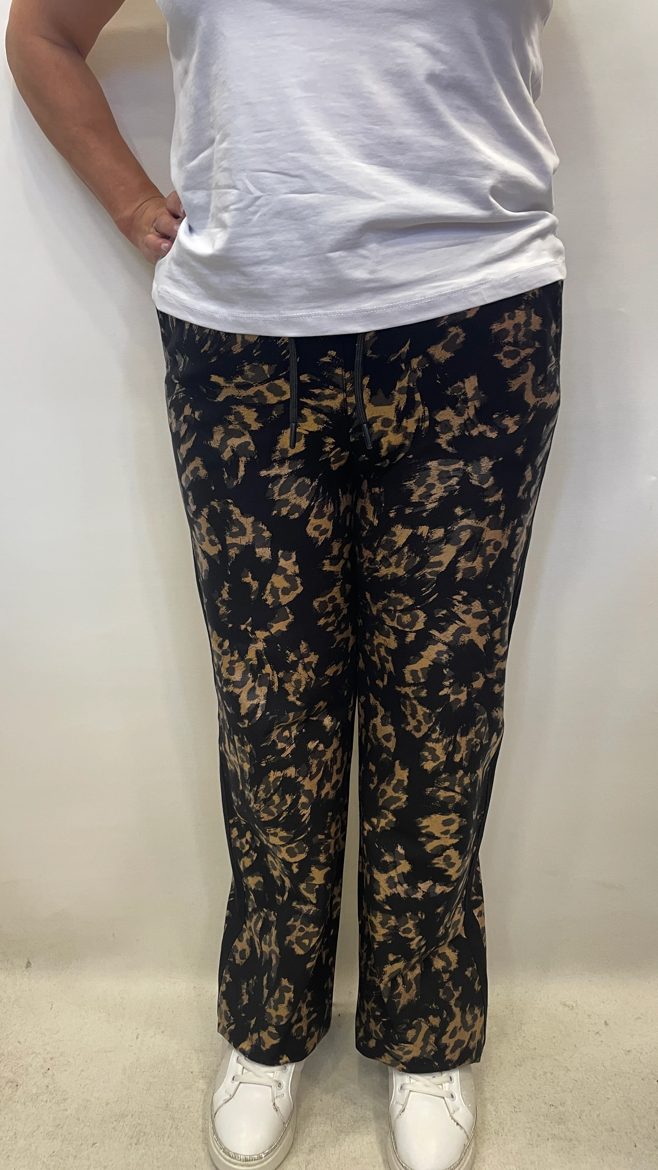 BÜYÜK BEDEN BELİ LASTİKLİ LEOPAR DESENLİ PANTOLON - SİYAH