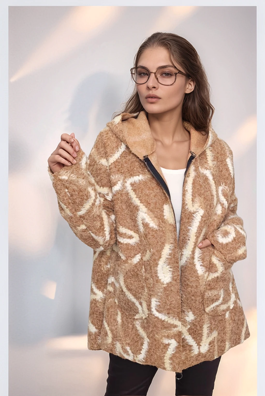 Kapüşonlu Önden Cepli Desenli İthal  Yumuşak Keçe Kaban - BEJ