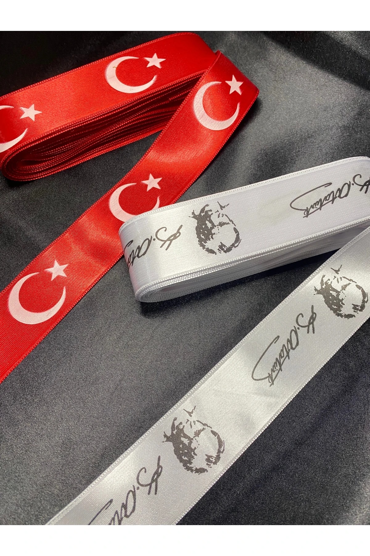 Ayyıldızlı ve Atatürk Temalı Kurdele – 2 Adet | 23 Nisan & 29 Ekim Bayram ve Tören Malzemesi