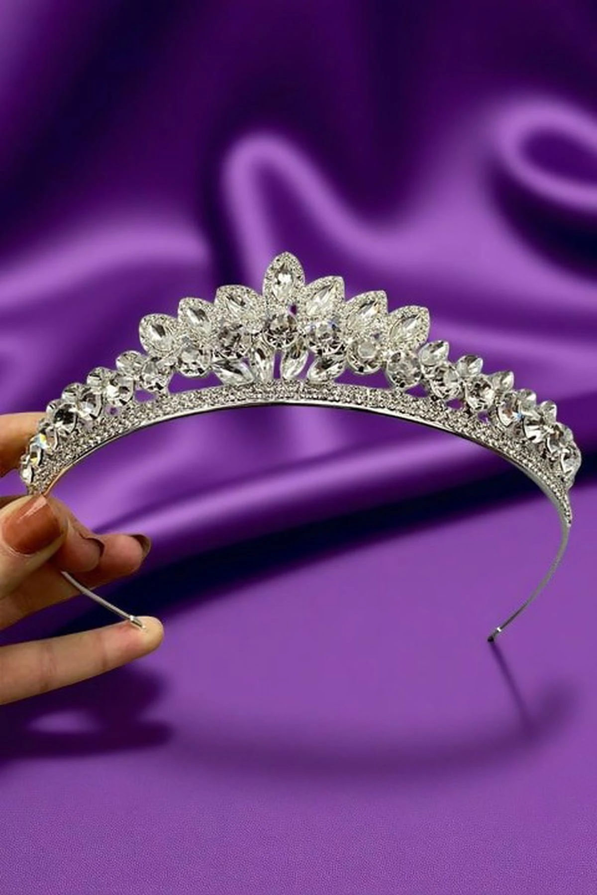 Özel Kristal Zirkon Taşlı Evros Model Gelin Tacı – Göz Alıcı Saç Aksesuarı