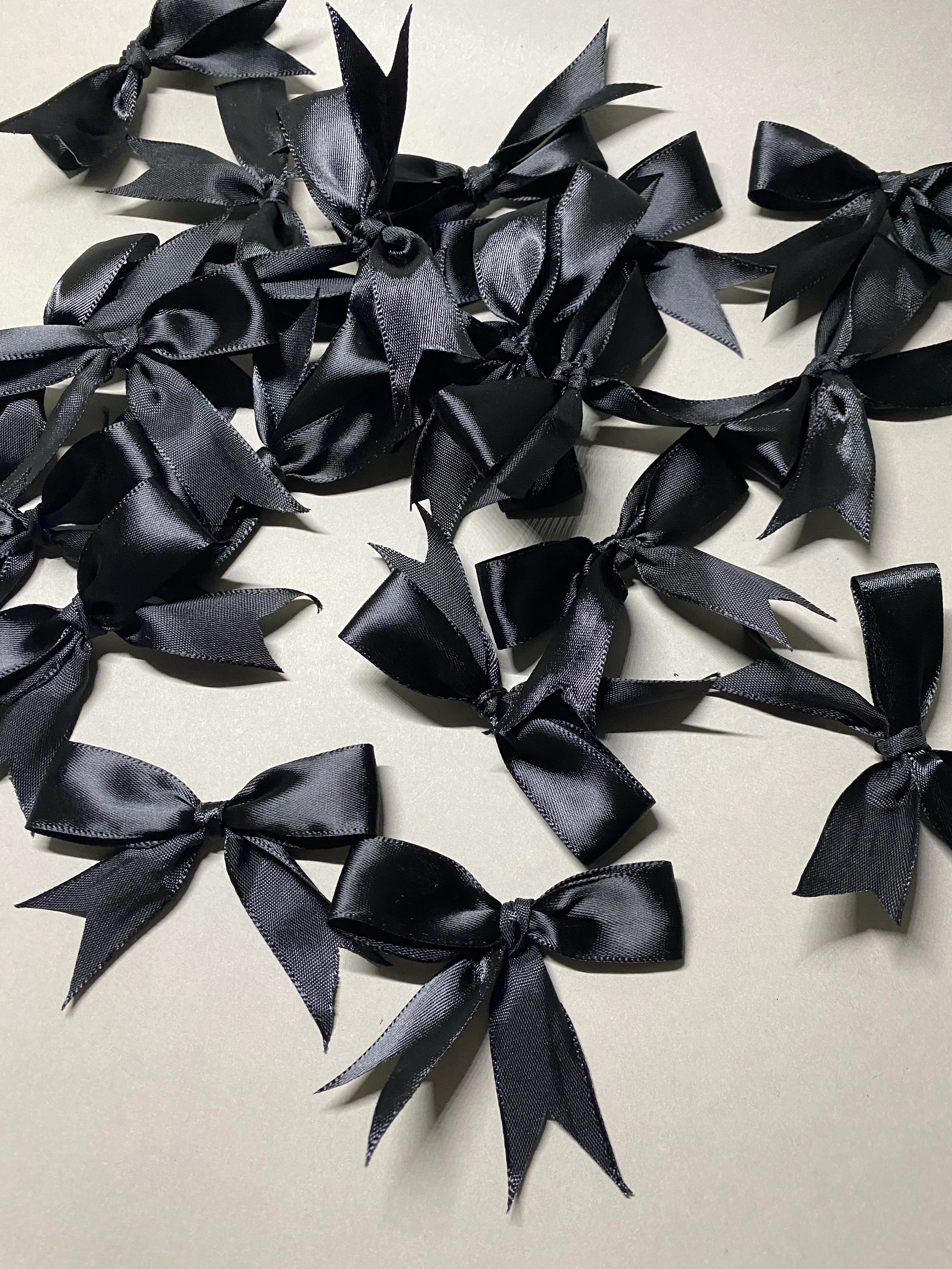 Siyah Saten Fiyonk 10 Adet | Pasta ve Bohça Süsleme