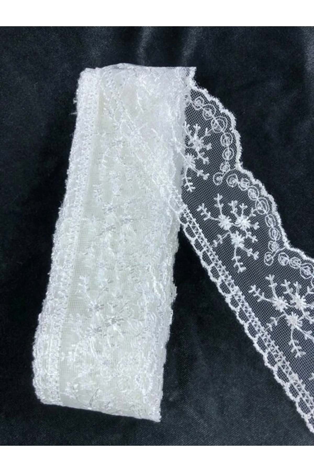 Beyaz Güpür Çiçek Desenli Dantel – 1 Metre | Dekoratif ve El İşi Malzemesi