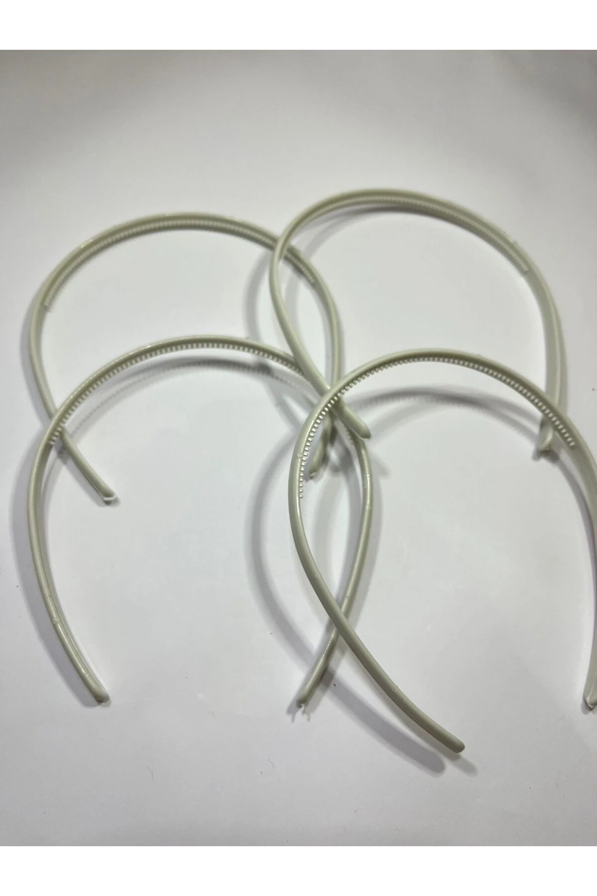 Tırtıklı Plastik Taç (4 Adet) – Süslemeye Hazır Boş Model