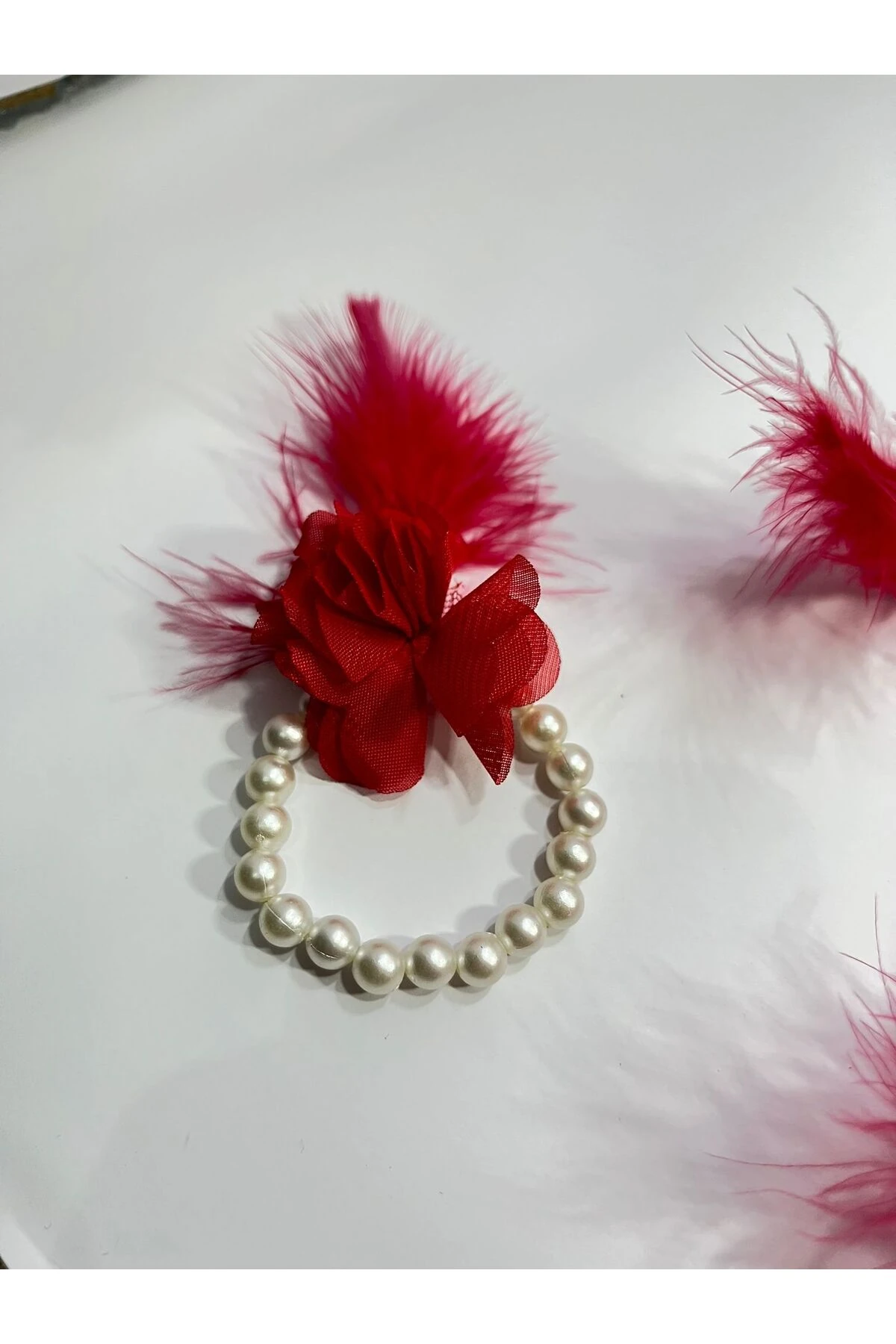 Kına Gecesine Özel: Kırmızı 6’lı Tüylü Nedime Bilekliği