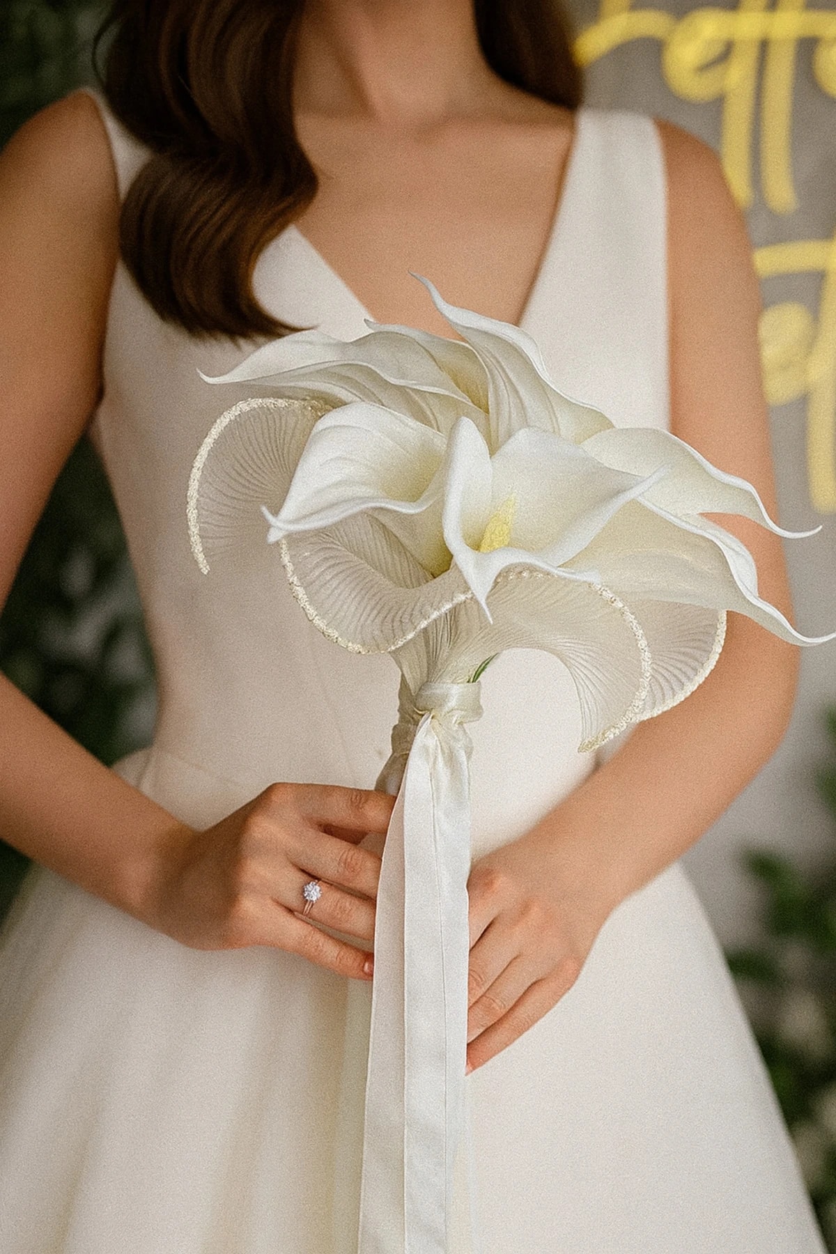 Zarif Beyaz Lilyum Gelin Buketi – Şık ve Minimal Tasarım