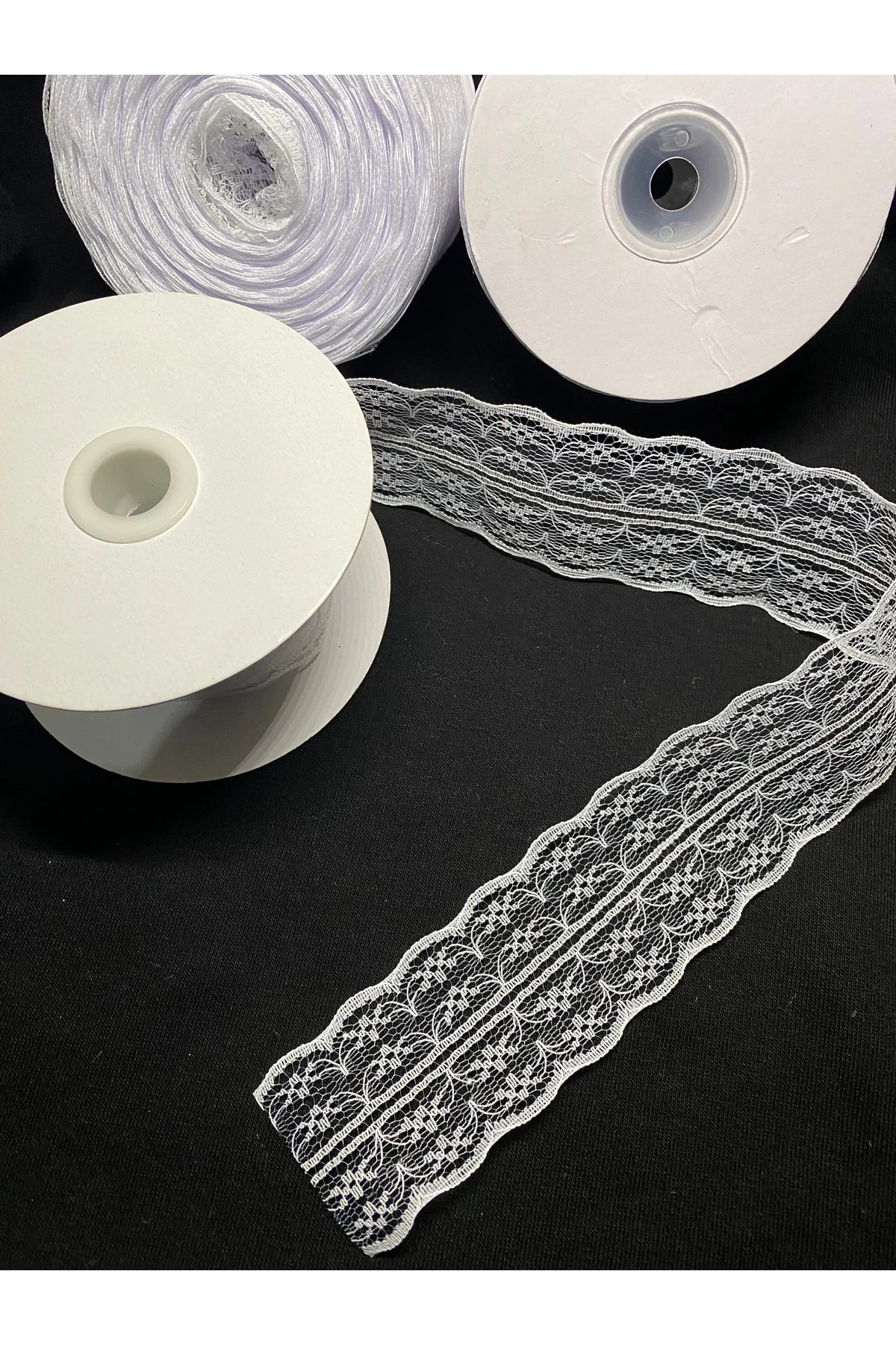 Beyaz Çift Taraflı Dantel Şerit – 5 Metre | Dekoratif, Nikah ve El İşi Malzemesi