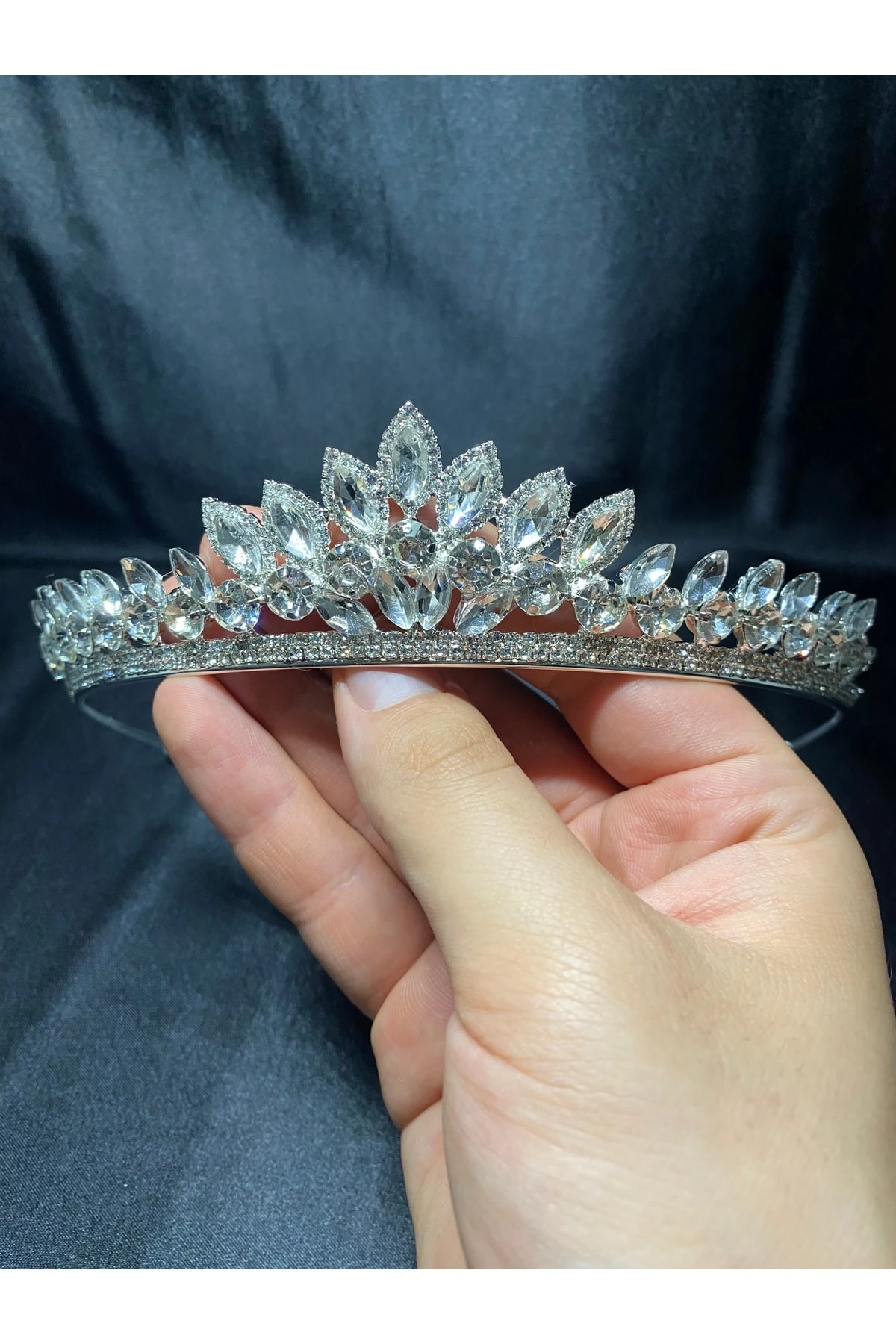 Melis İnce Parıltılı Gelin Tacı | Zarif Söz, Nişan ve Kına Aksesuarı