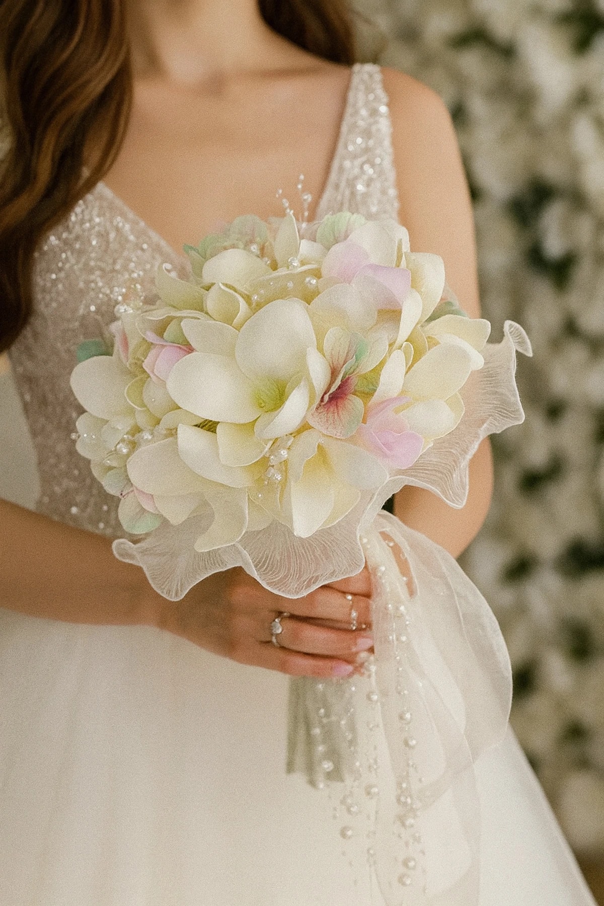 Pastel Tonlu Orkide Gelin Buketi – İnci ve Tül Detaylı Zarif Tasarım